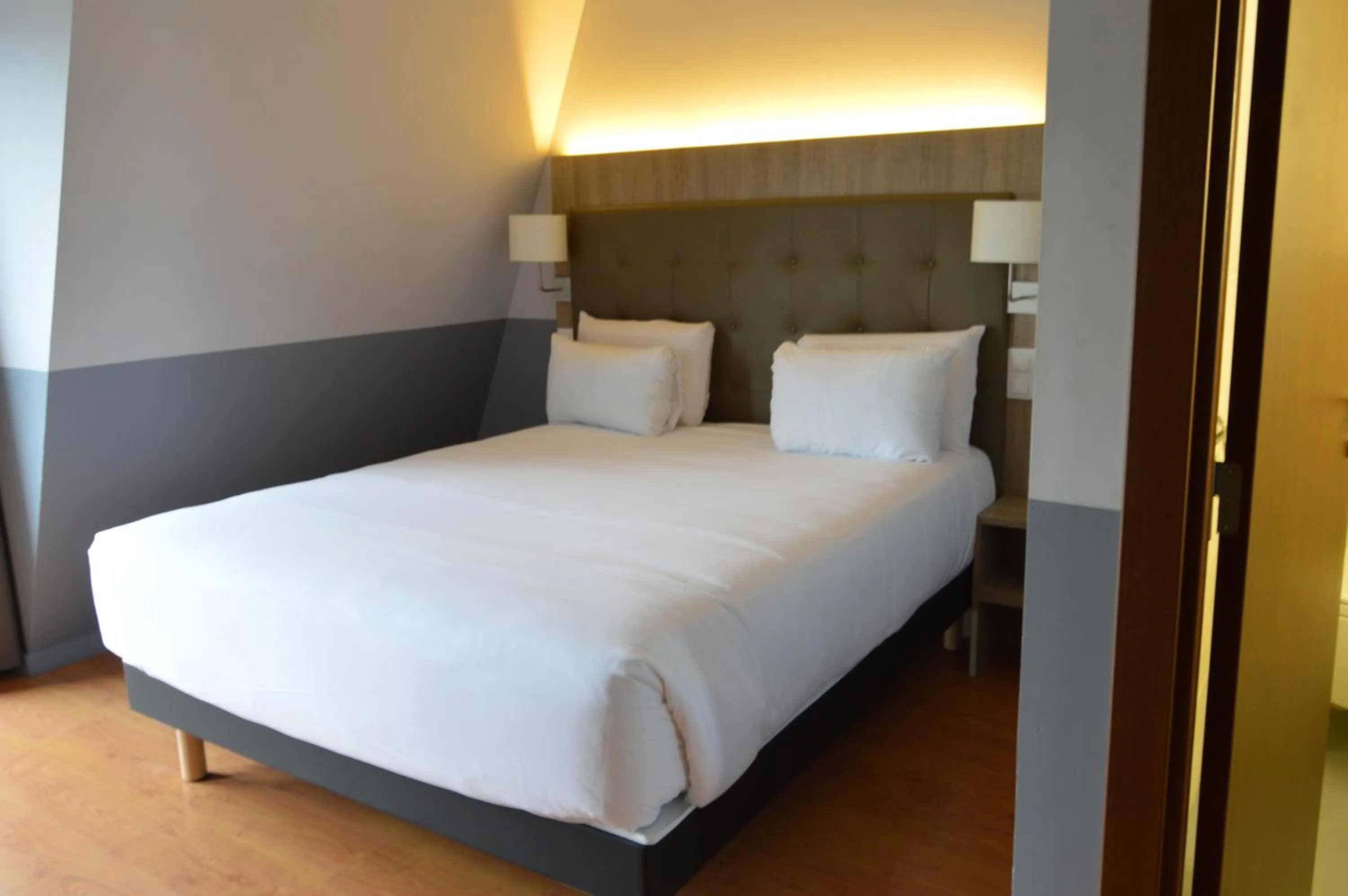 Bedroom, Bed in Kyriad Argenteuil