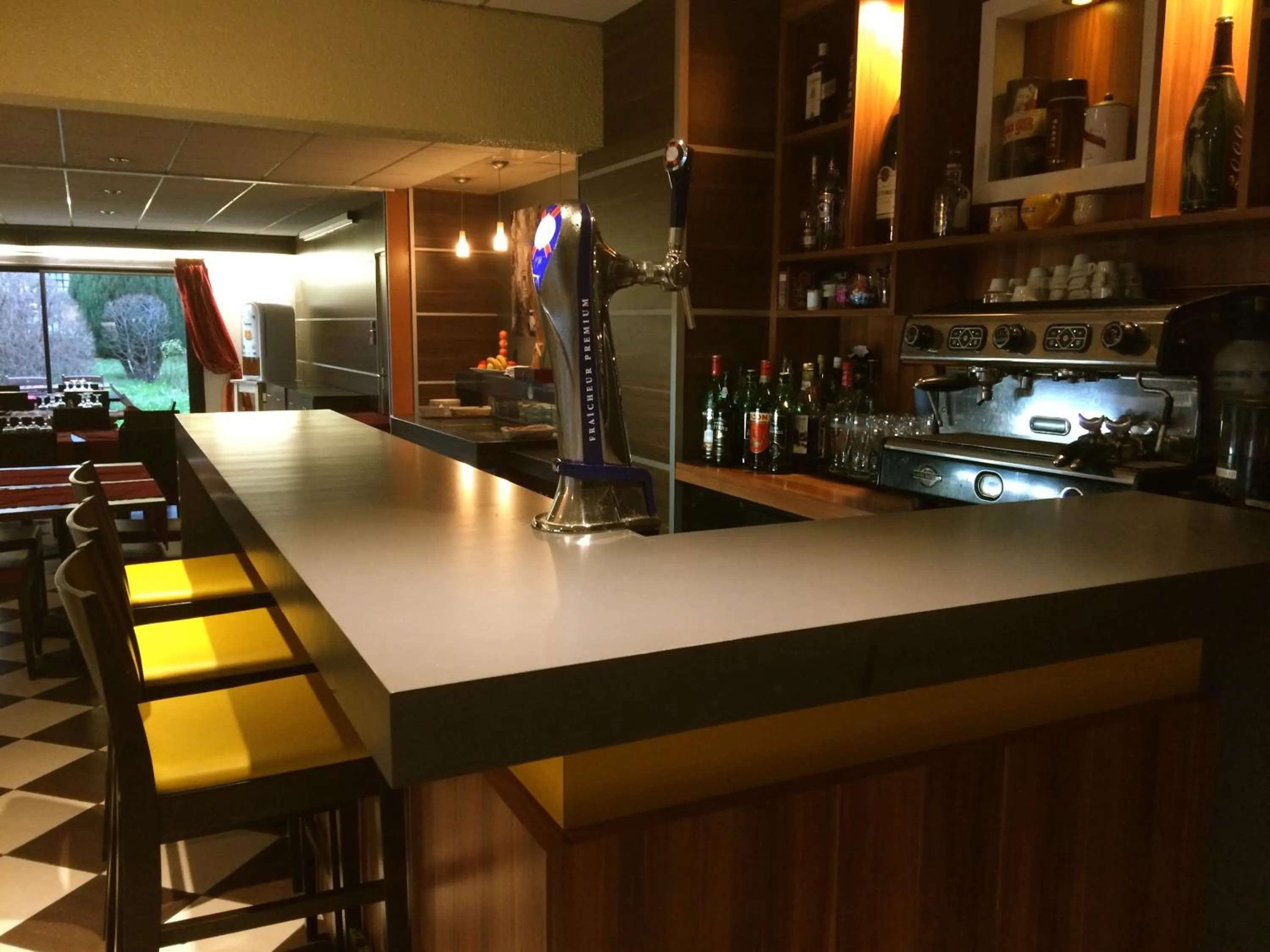 Lounge or bar in Kyriad Argenteuil