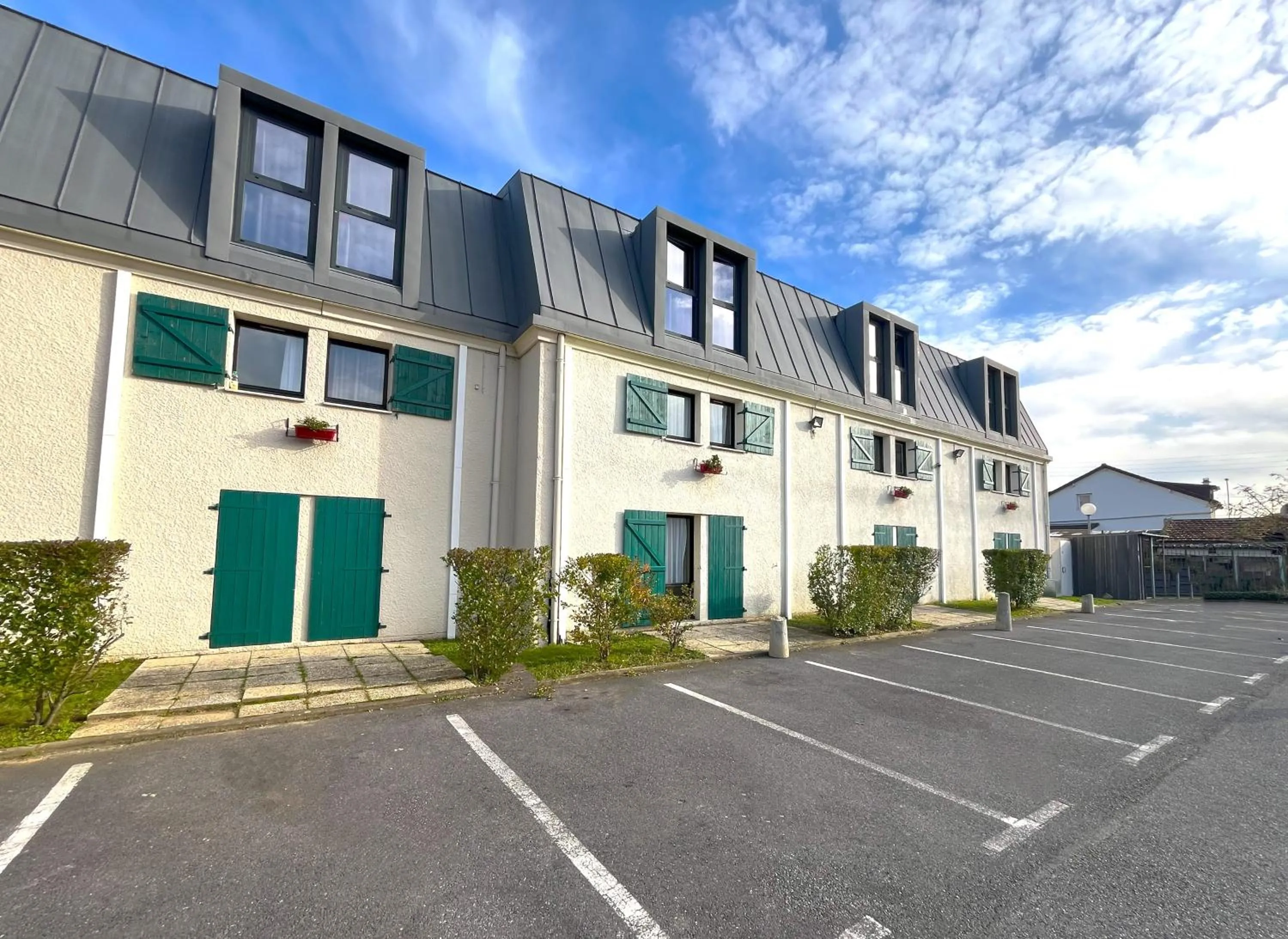 Property building in Kyriad Argenteuil