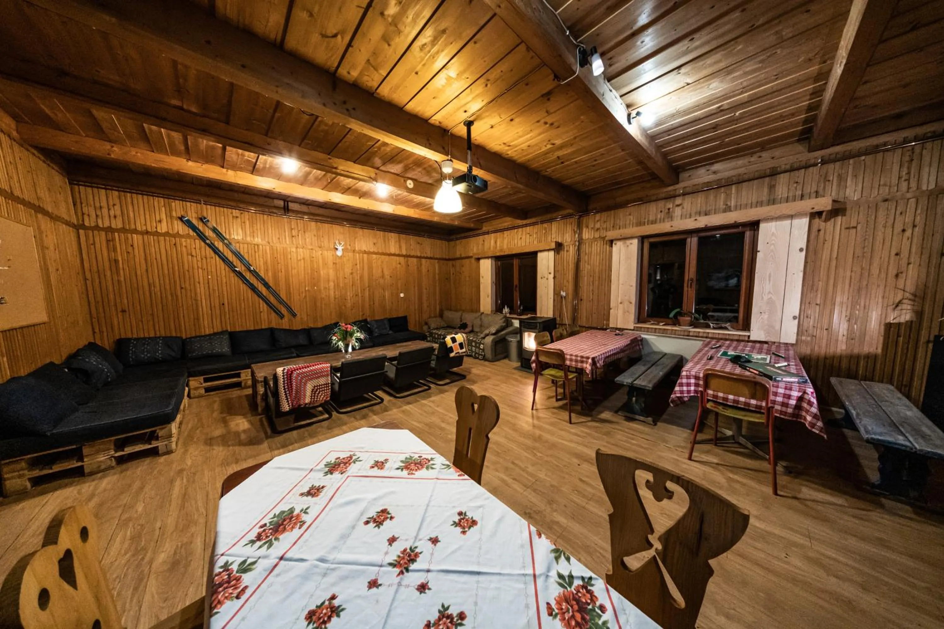 Communal lounge/ TV room in Chata MTB