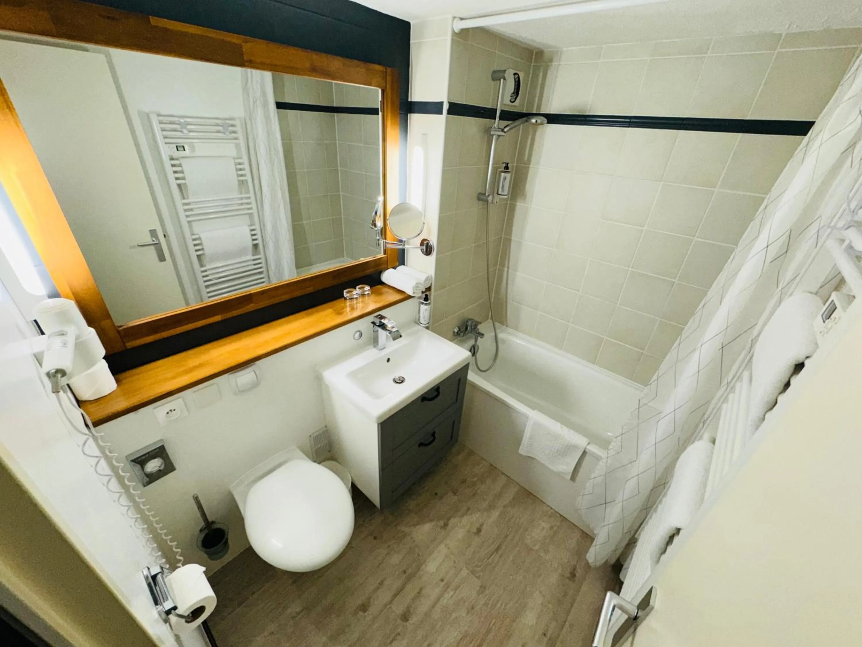 Shower in Kyriad Lisieux