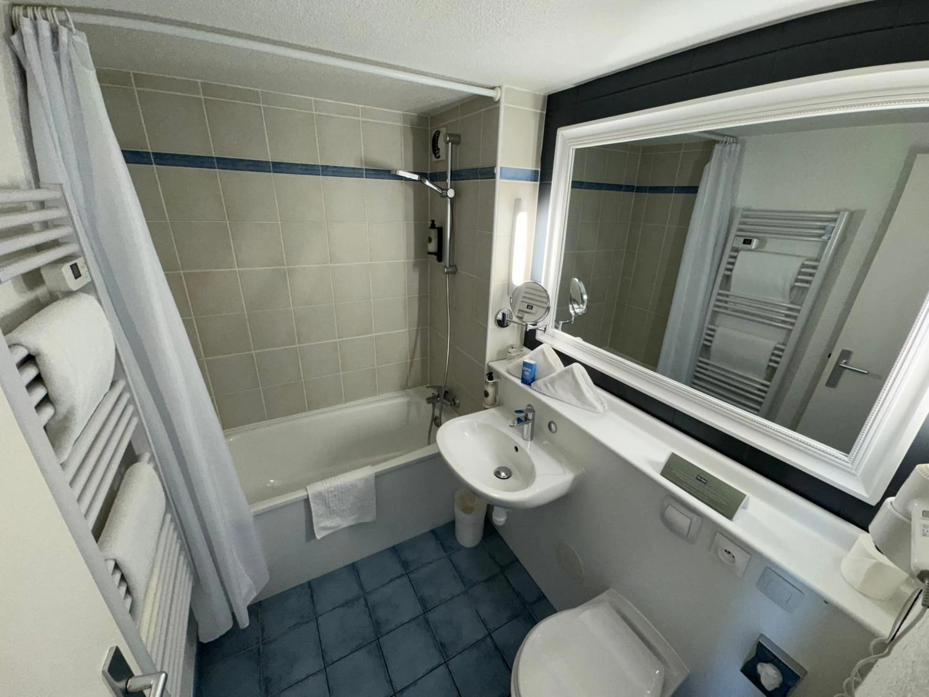 Toilet in Kyriad Lisieux