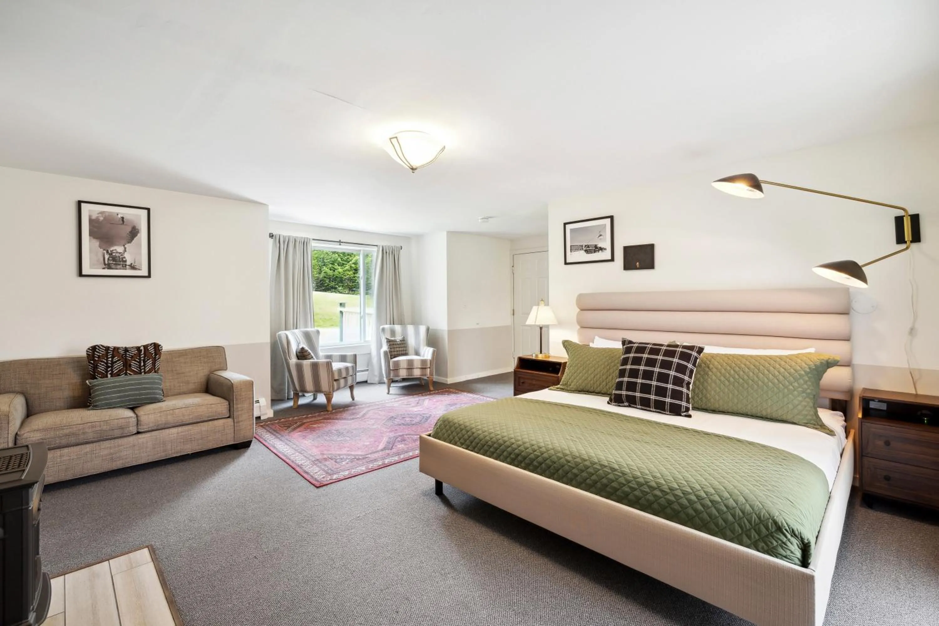 Bed in Mountaineer Inn