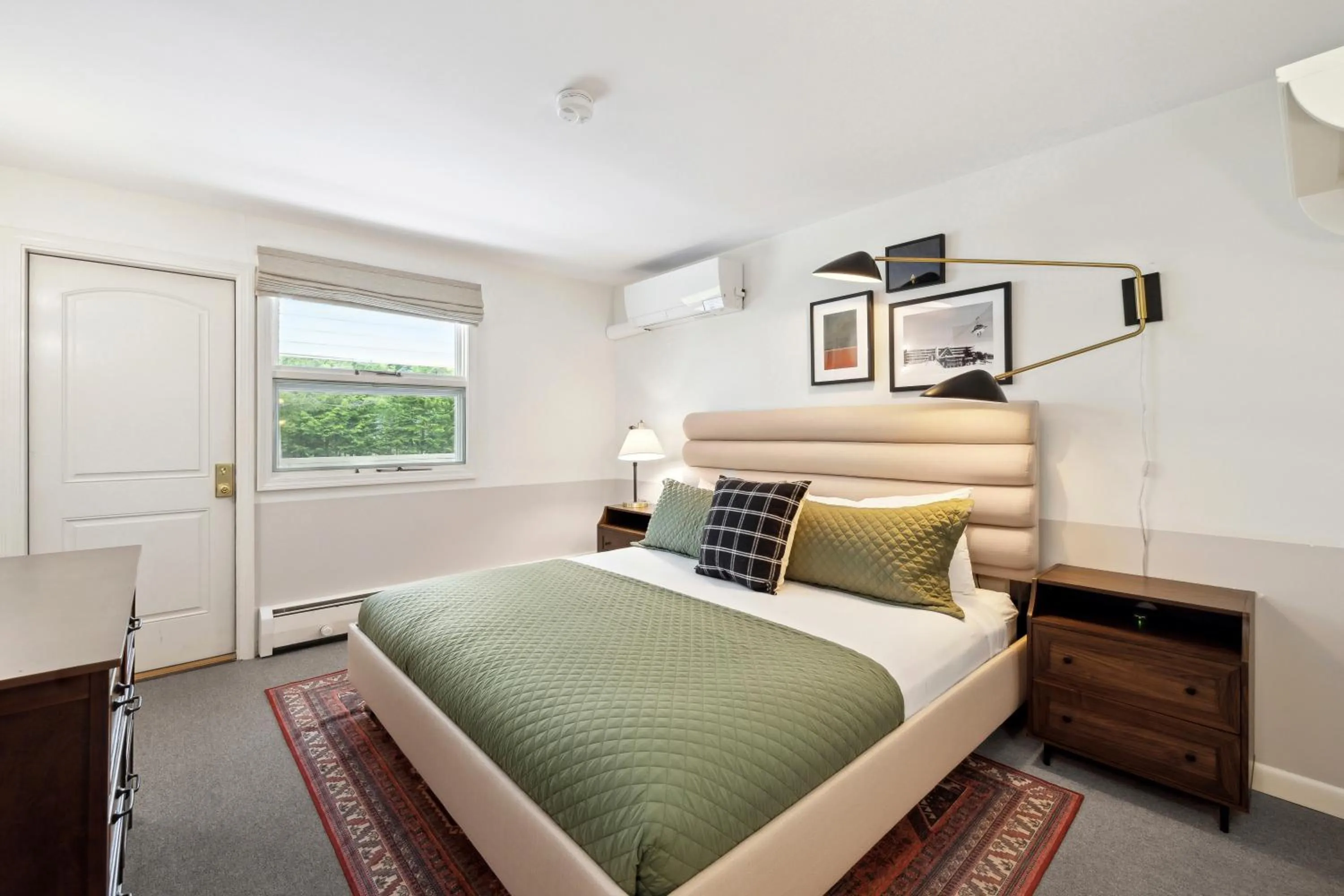 Bed in Mountaineer Inn