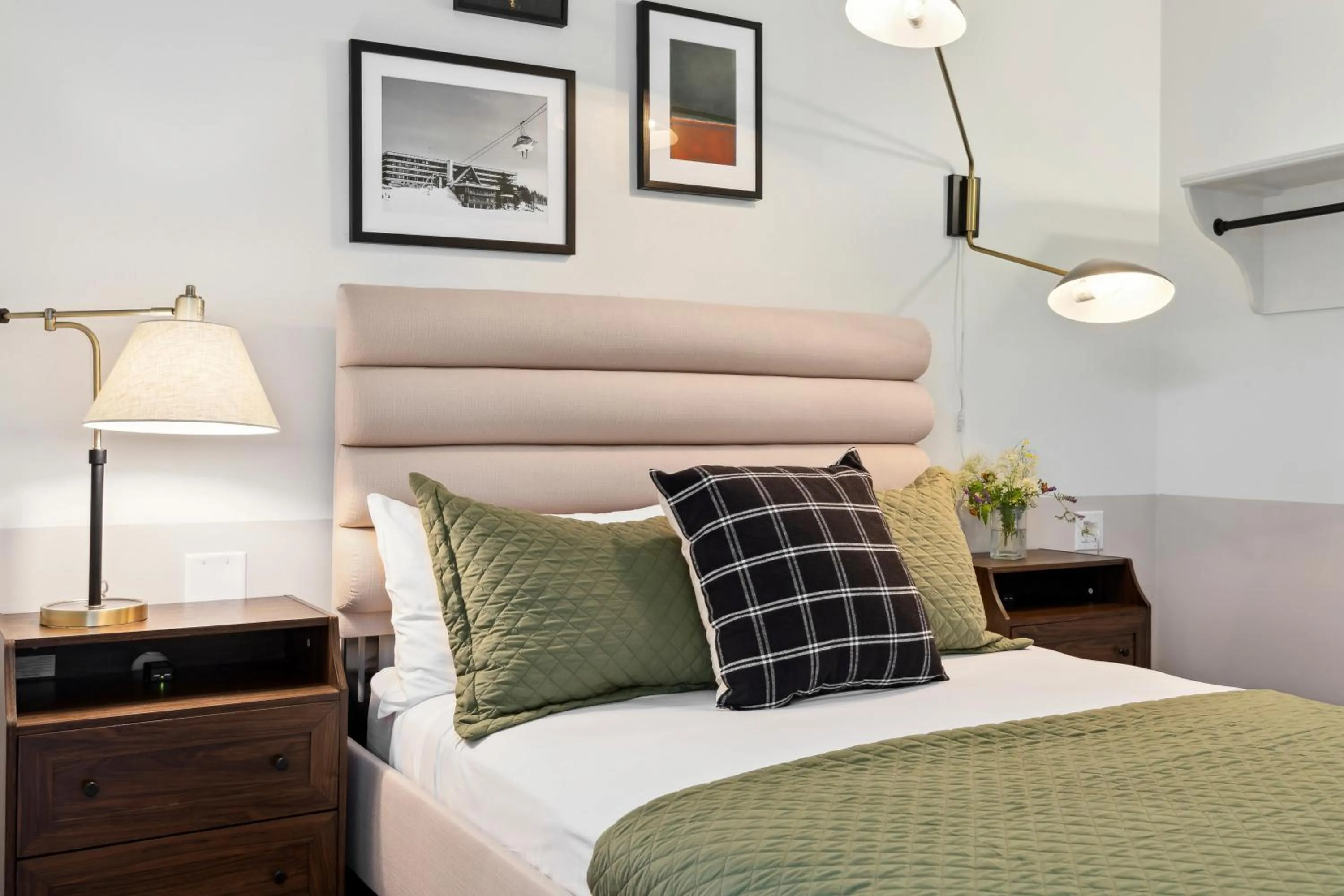 Bedroom in Mountaineer Inn