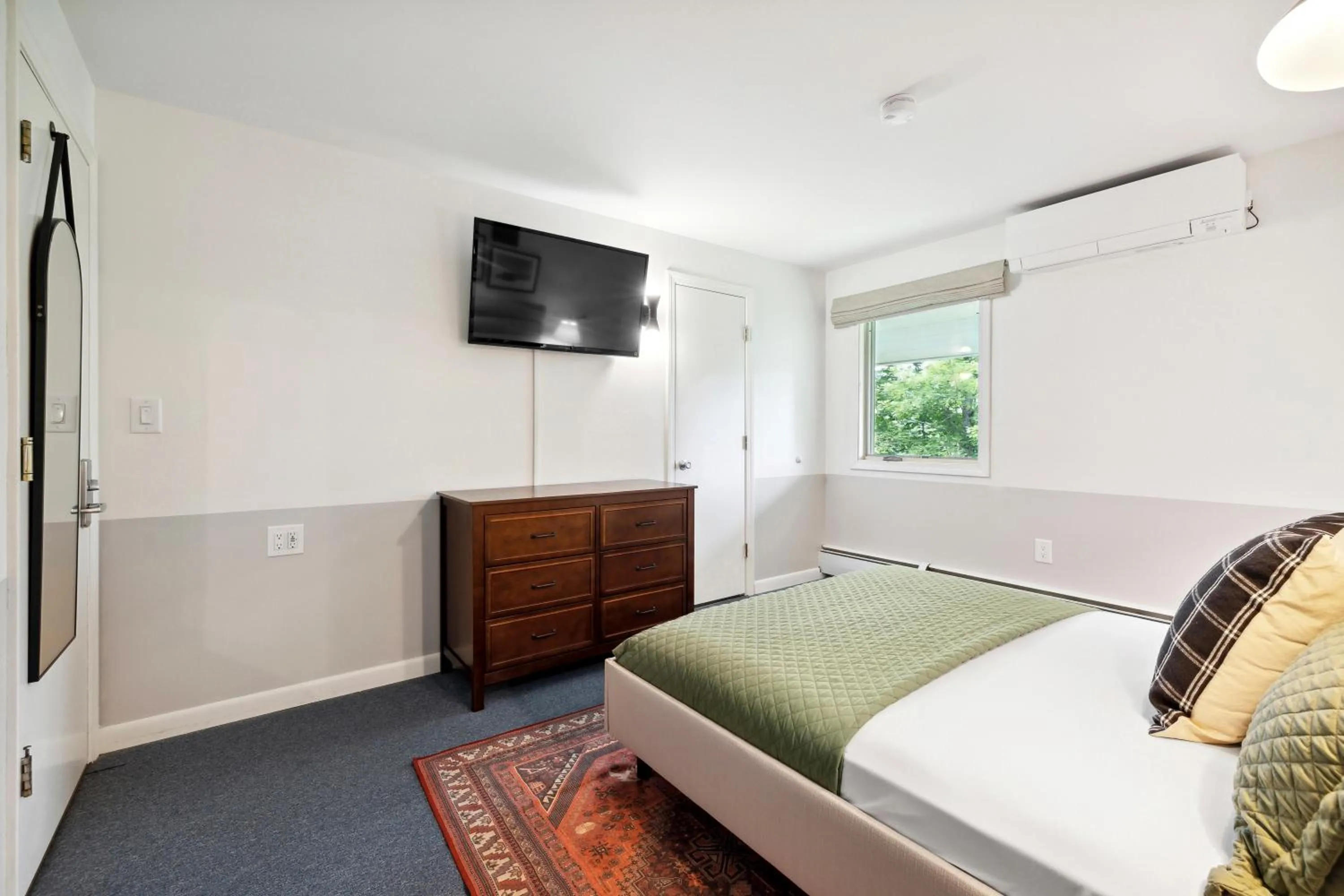 Bedroom in Mountaineer Inn