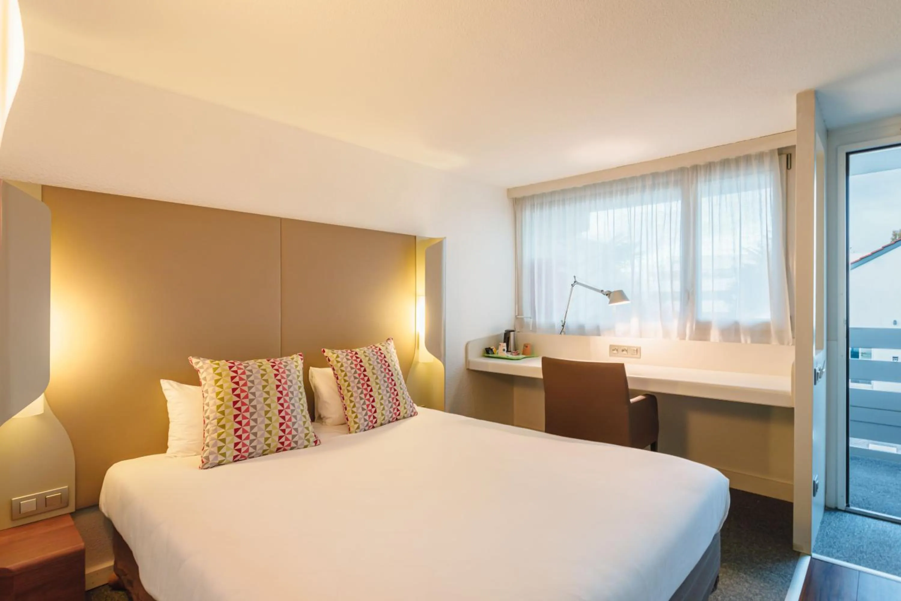 Bed in Campanile NATURE - Lyon Est Bron Eurexpo