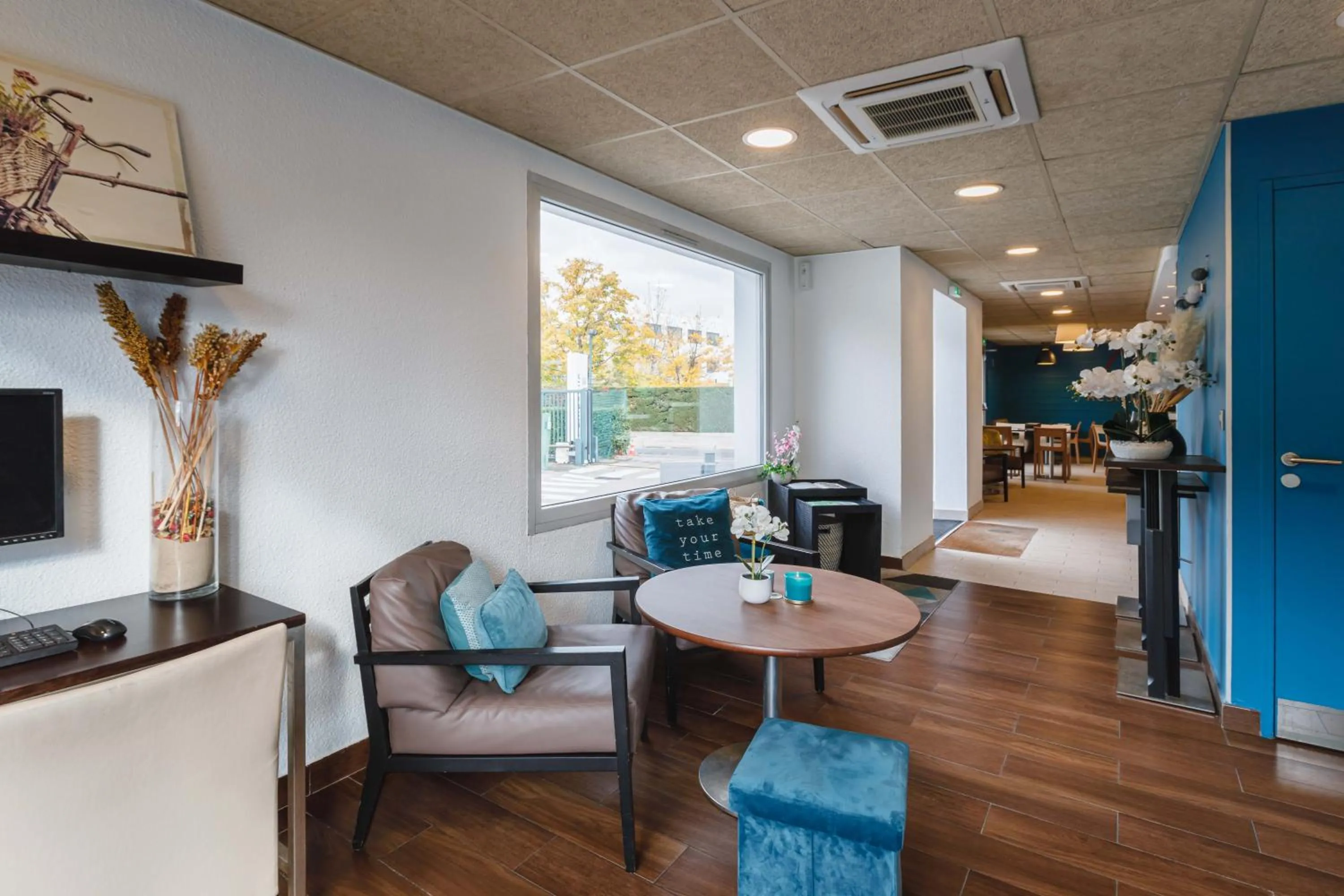 Communal lounge/ TV room in Campanile NATURE - Lyon Est Bron Eurexpo