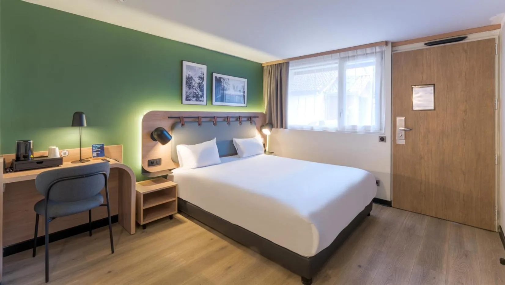 Photo of the whole room, Bed in Campanile NATURE - Lyon Est Bron Eurexpo