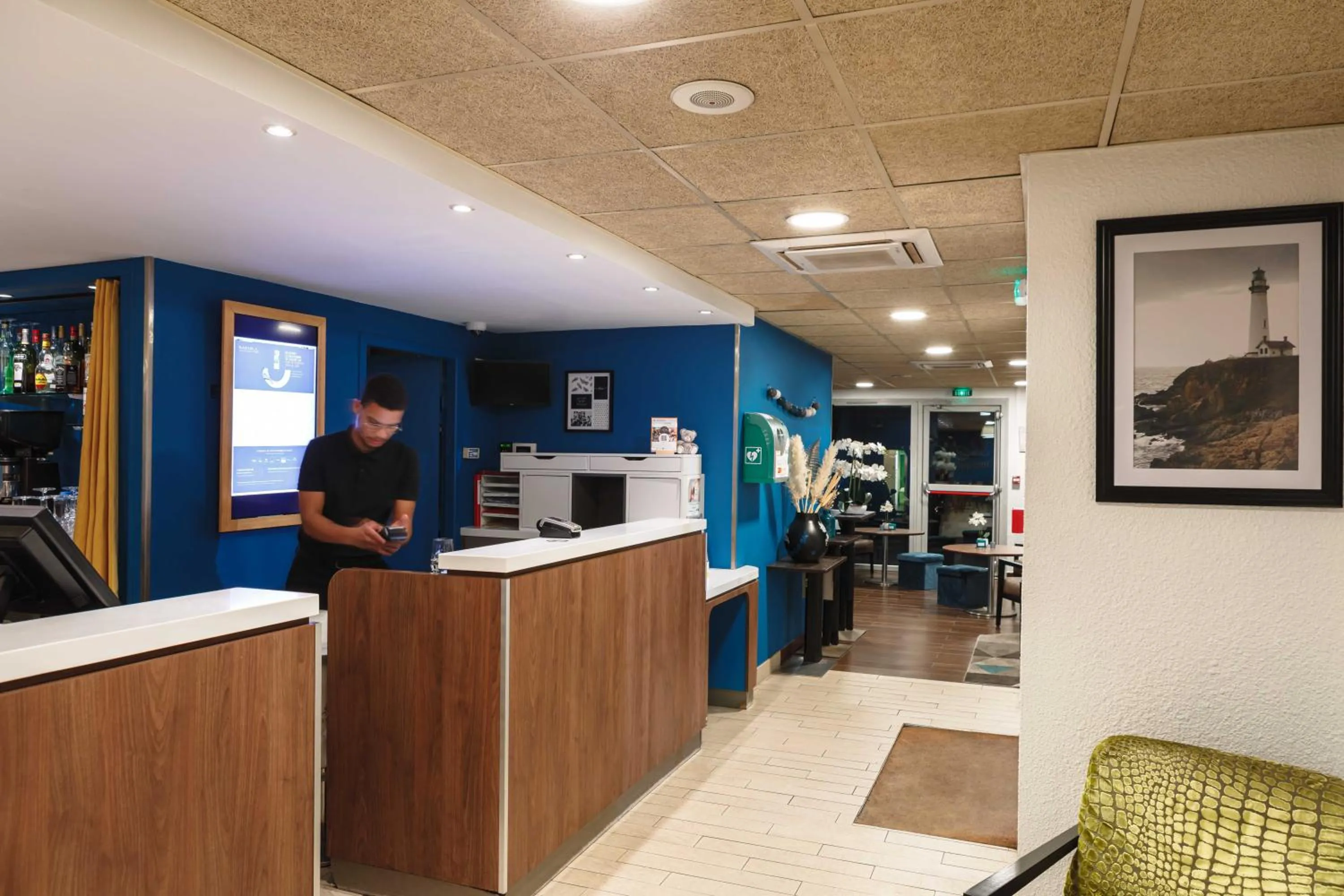 Lobby or reception in Campanile NATURE - Lyon Est Bron Eurexpo