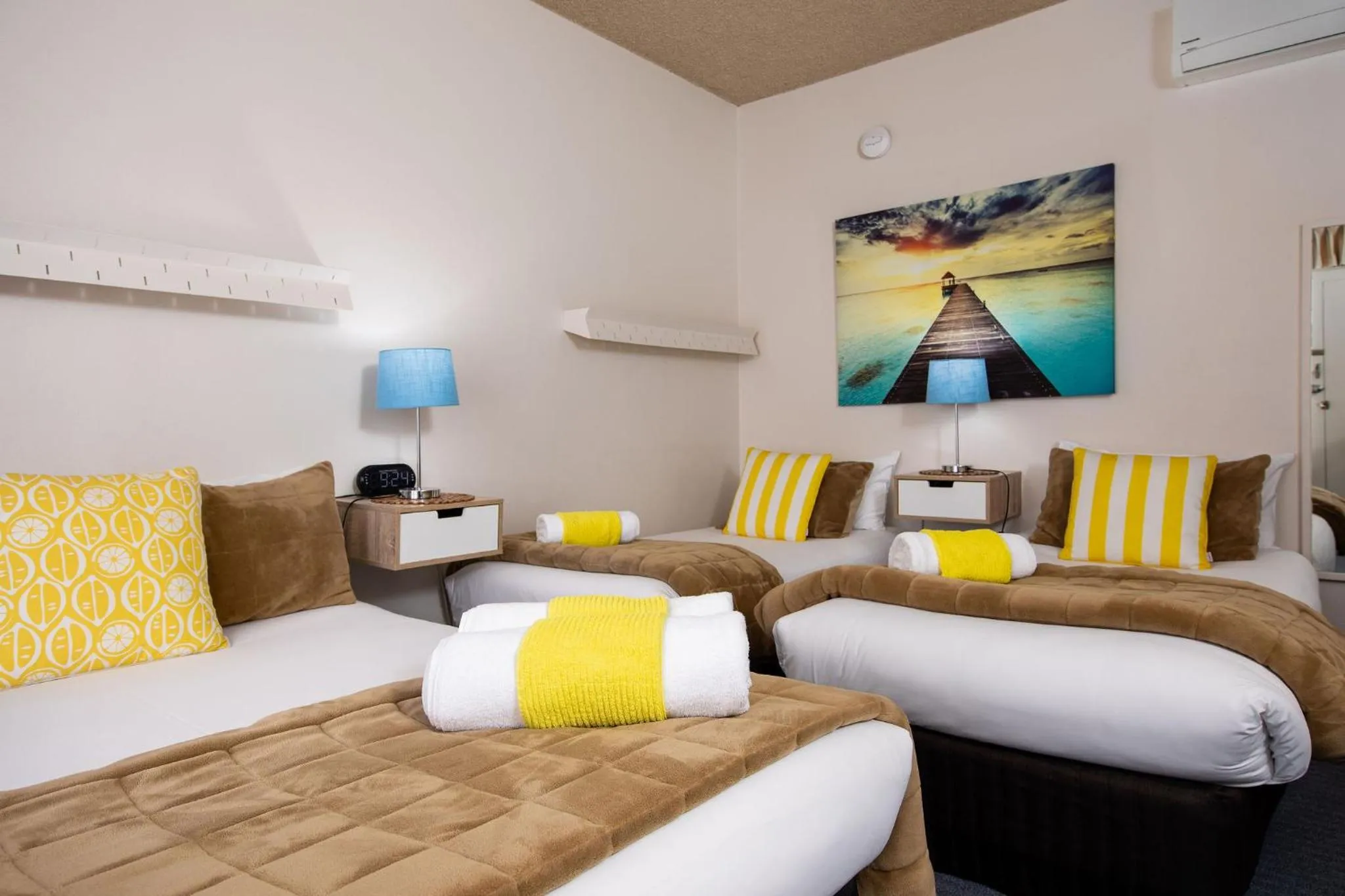 Bed in Bendigo Oval Motel