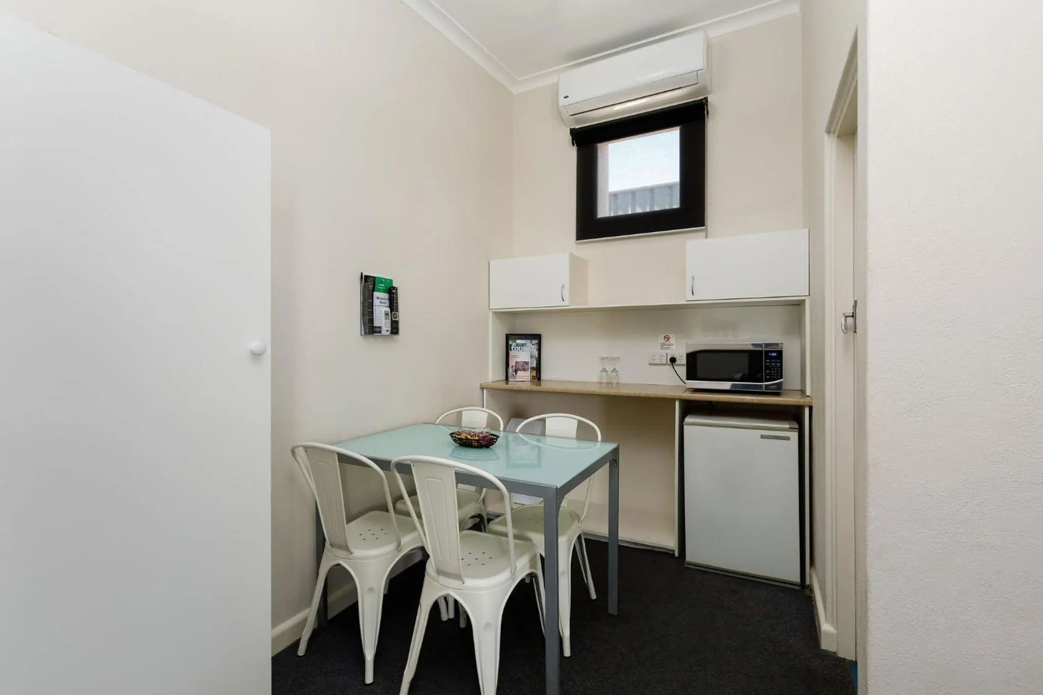 Kitchen or kitchenette in Bendigo Oval Motel