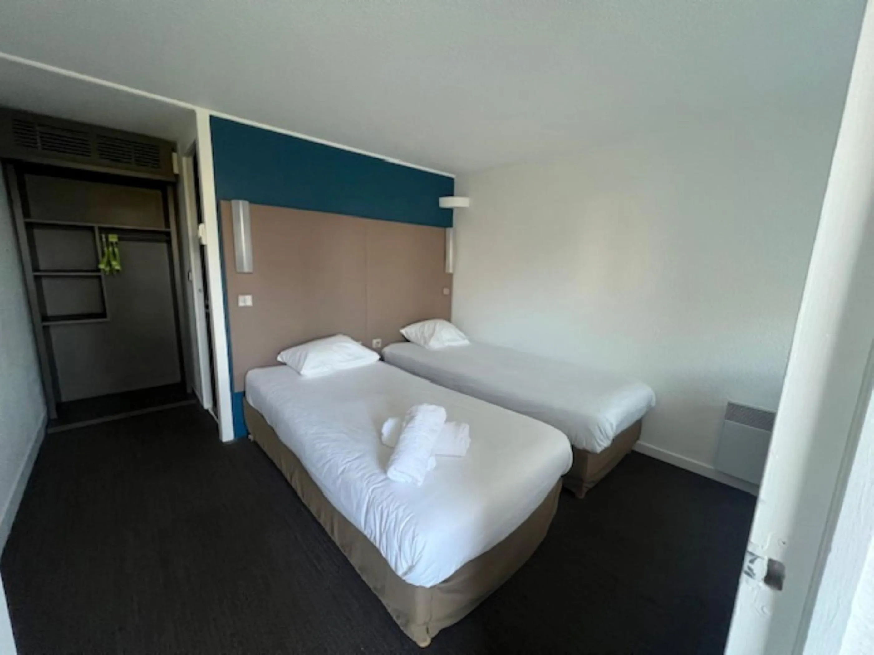 Bedroom, Bed in The Originals City, Hôtel Mâcon Nord