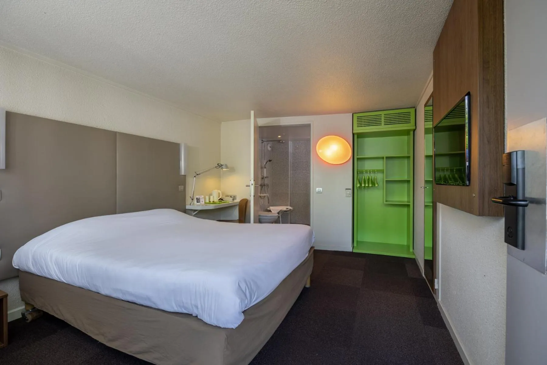 Bedroom, Bed in The Originals City, Hôtel Mâcon Nord