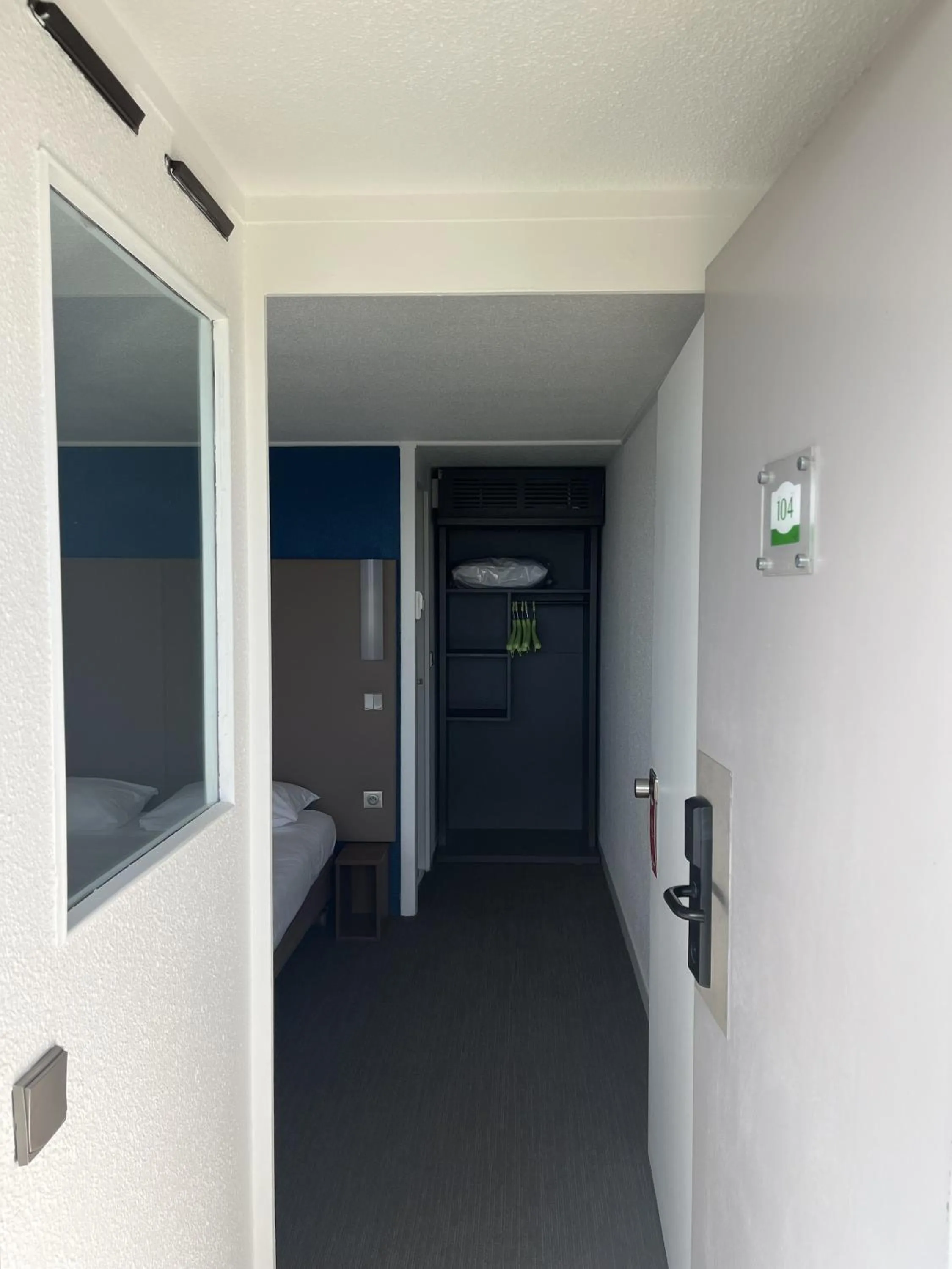 Photo of the whole room, Bed in The Originals City, Hôtel Mâcon Nord