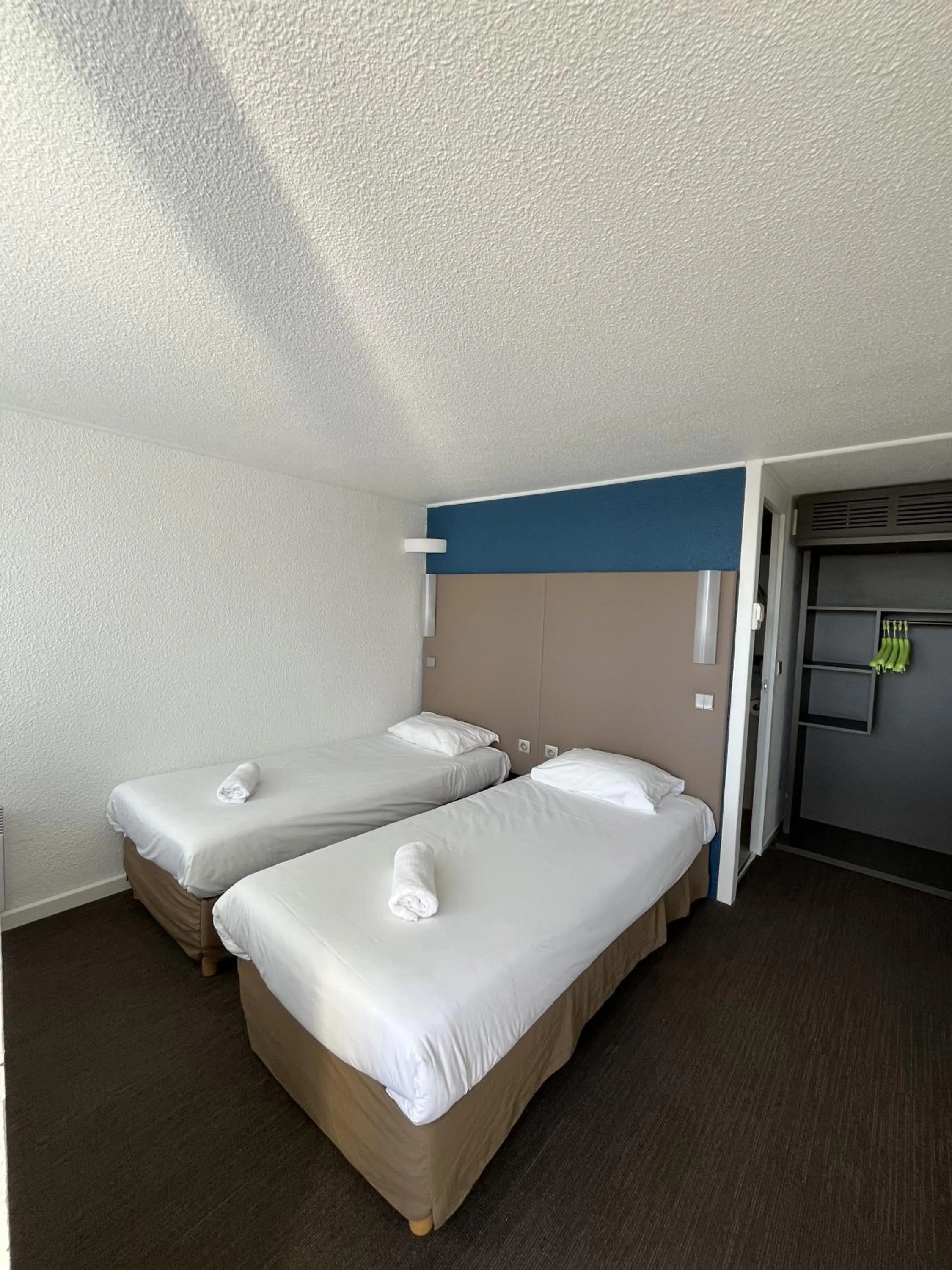 Photo of the whole room, Bed in The Originals City, Hôtel Mâcon Nord