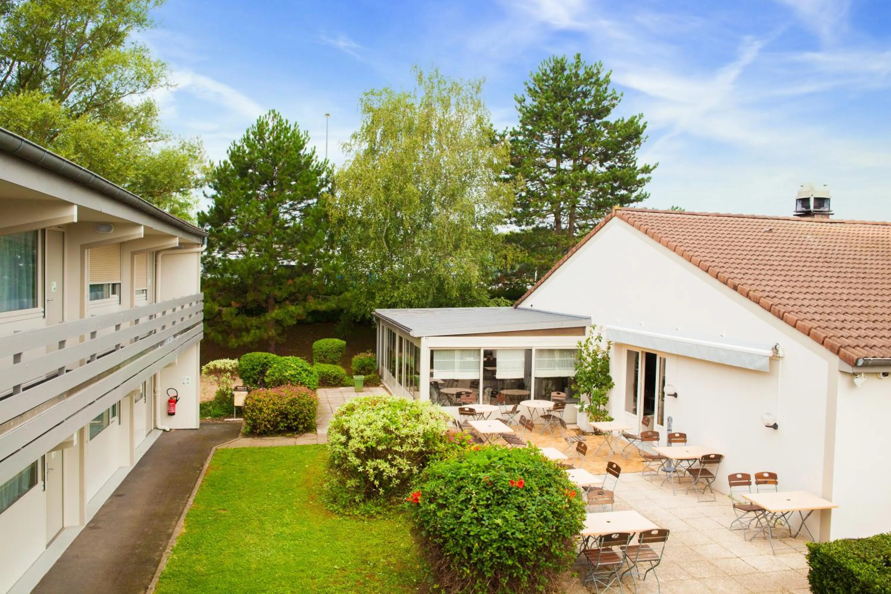 Facade/entrance in Campanile Mâcon Sud - Chaintré