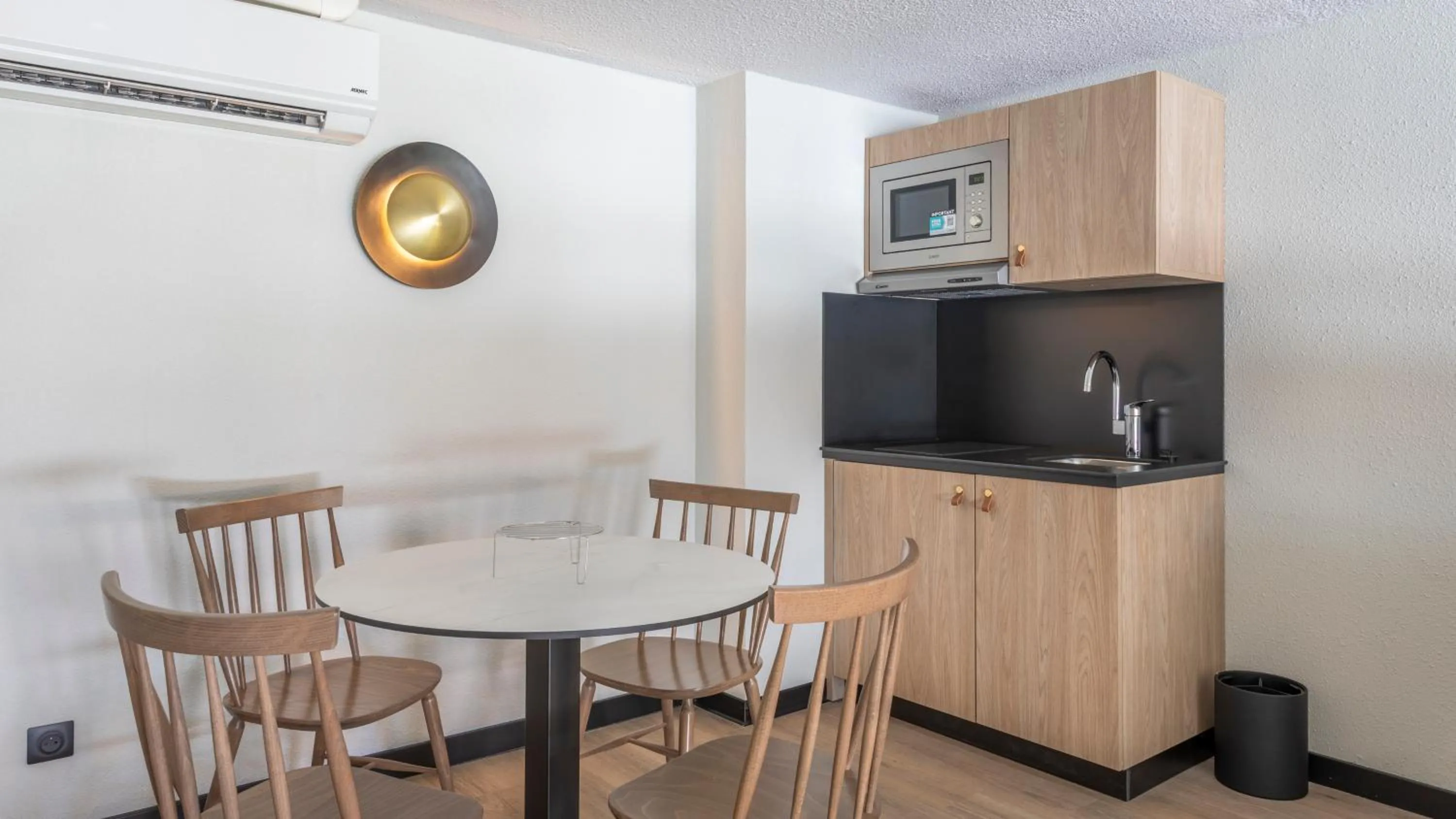 Kitchen or kitchenette in Campanile NATURE - Marseille Saint-Antoine