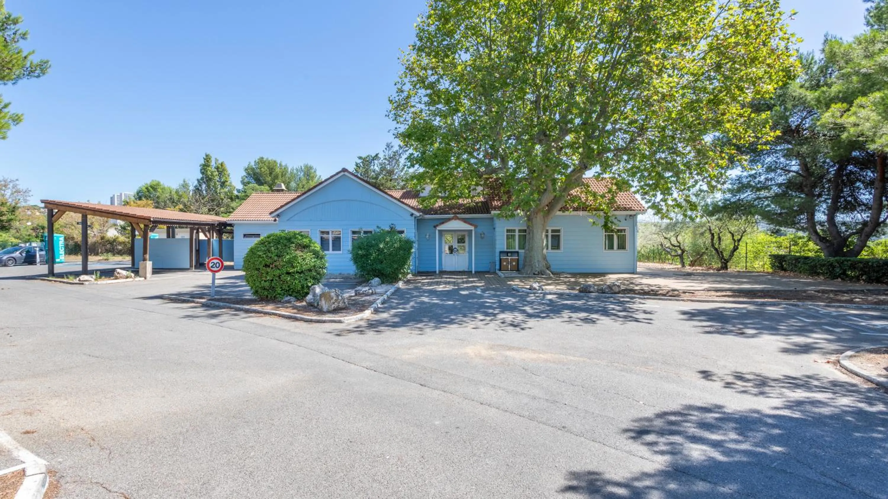 Property building in Campanile NATURE - Marseille Saint-Antoine