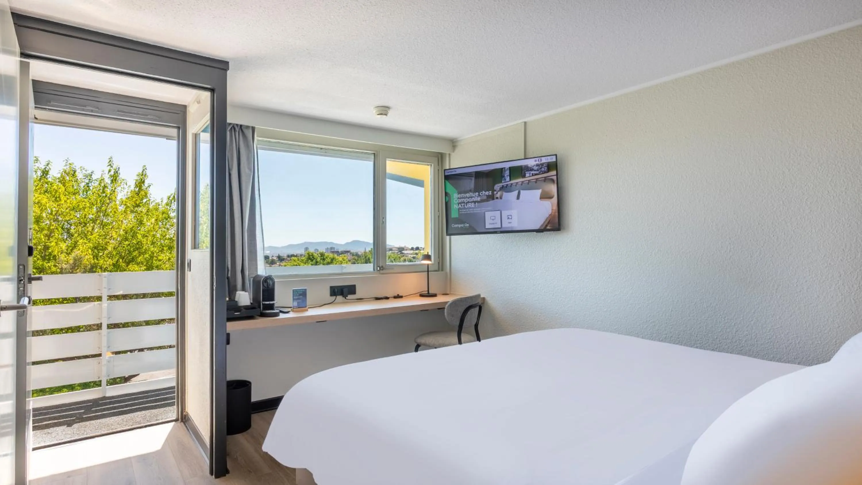 Photo of the whole room, Bed in Campanile NATURE - Marseille Saint-Antoine