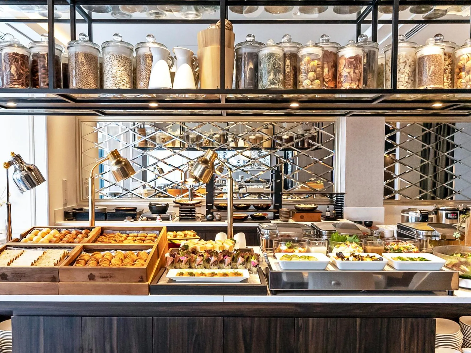 Restaurant/places to eat in Premier Hotel -CABIN PRESIDENT- Osaka