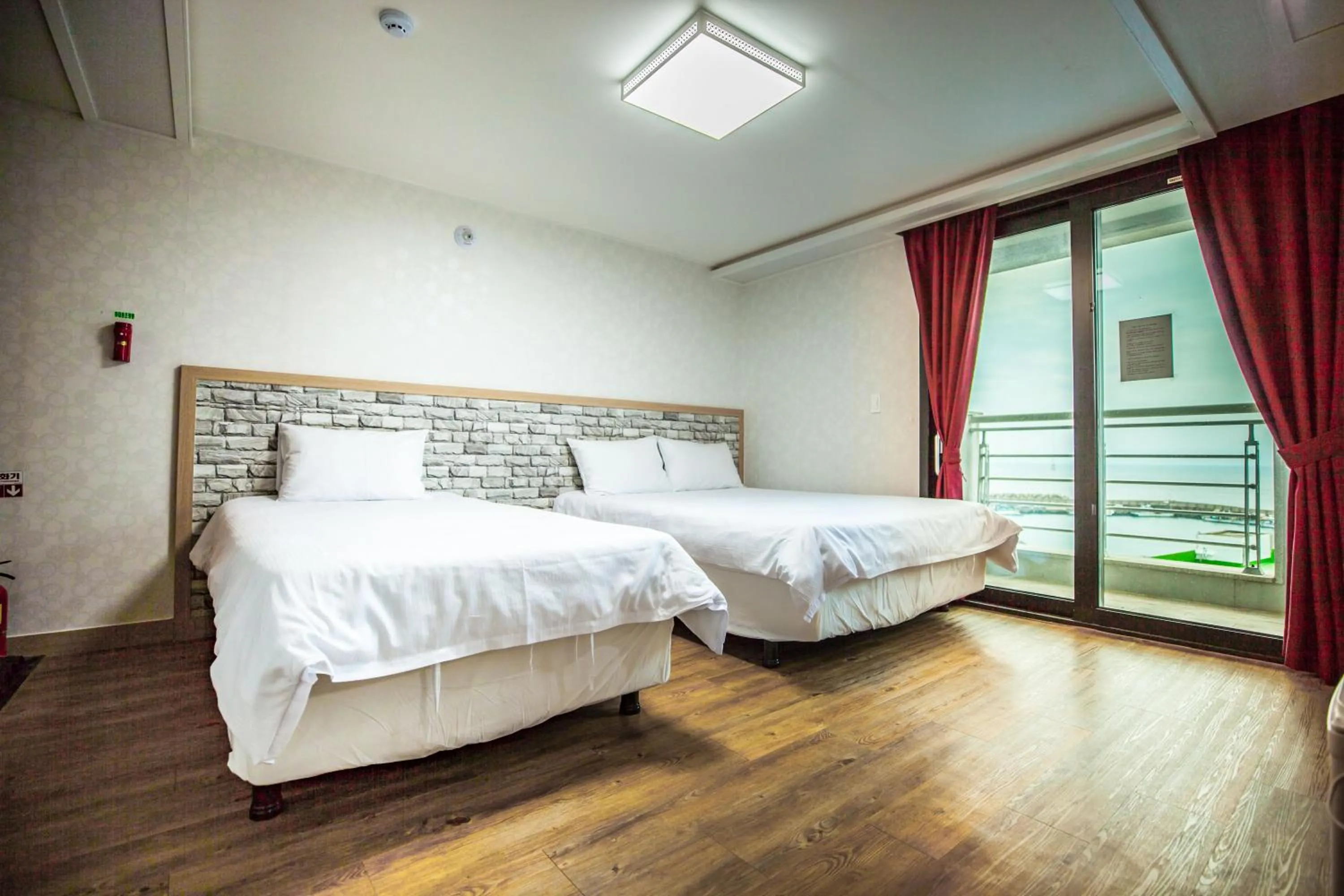 Bedroom, Bed in Jeju Moseulpo Hotel