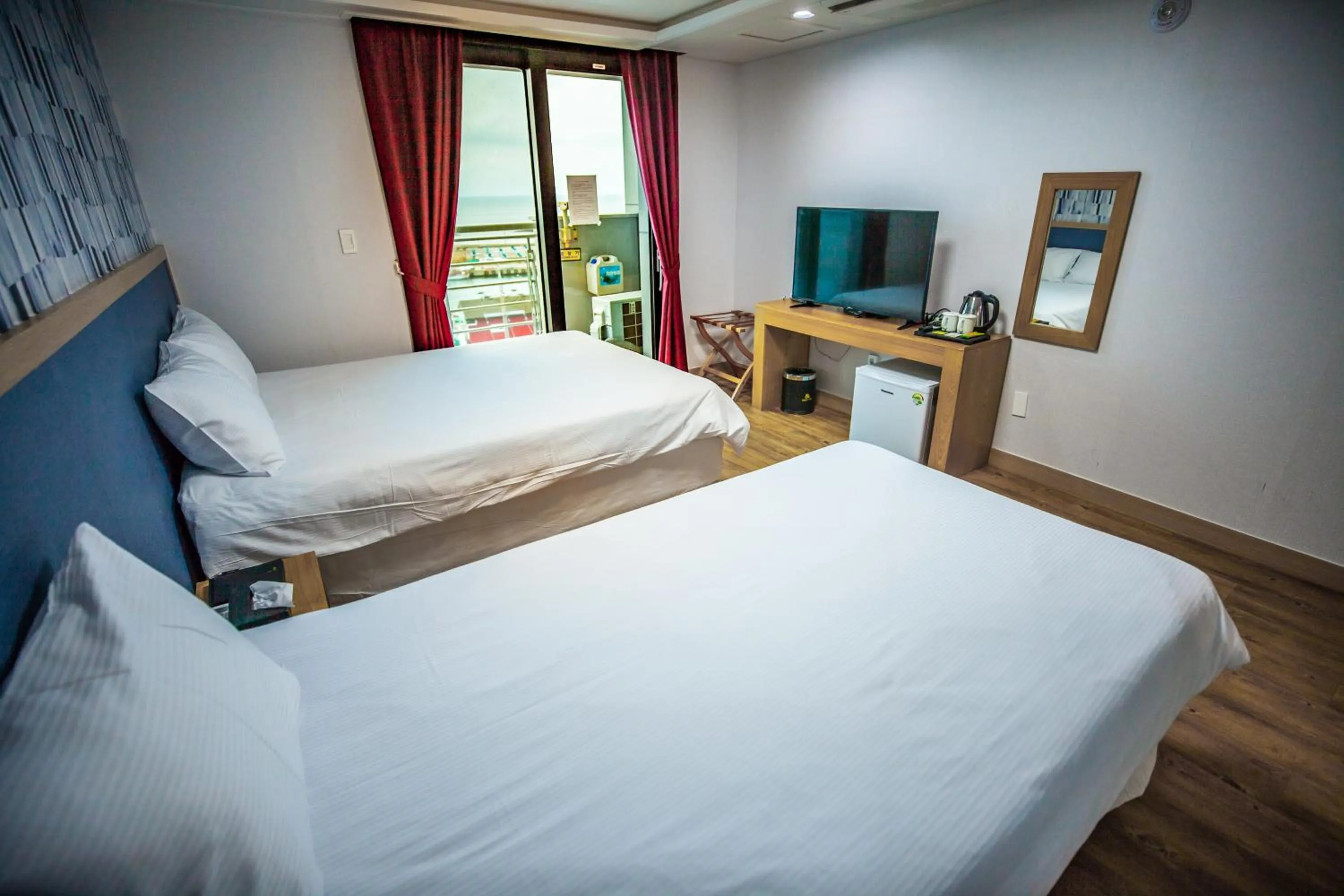 Photo of the whole room, Bed in Jeju Moseulpo Hotel