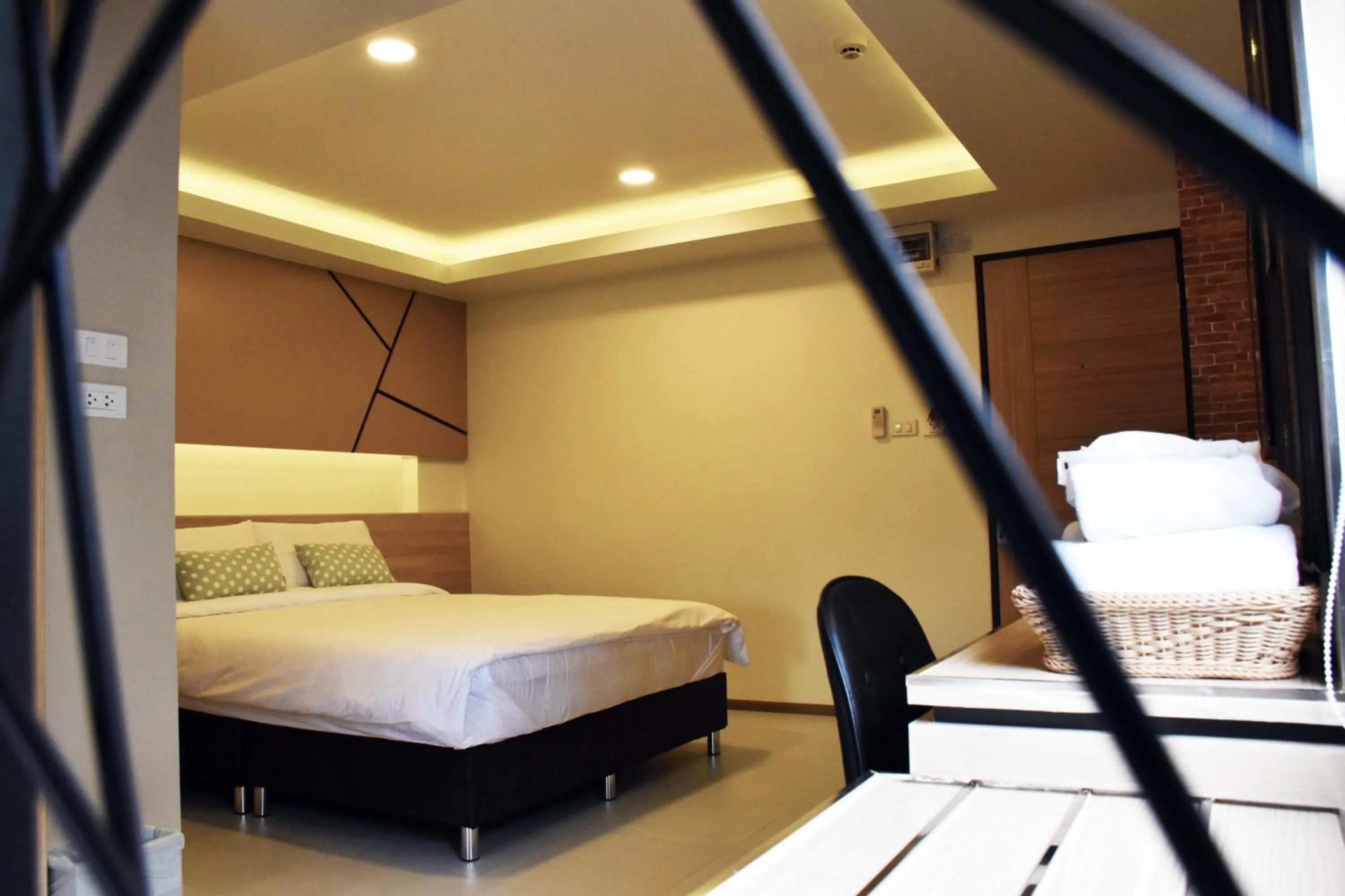 Spring, Bed in TUCK Me iN