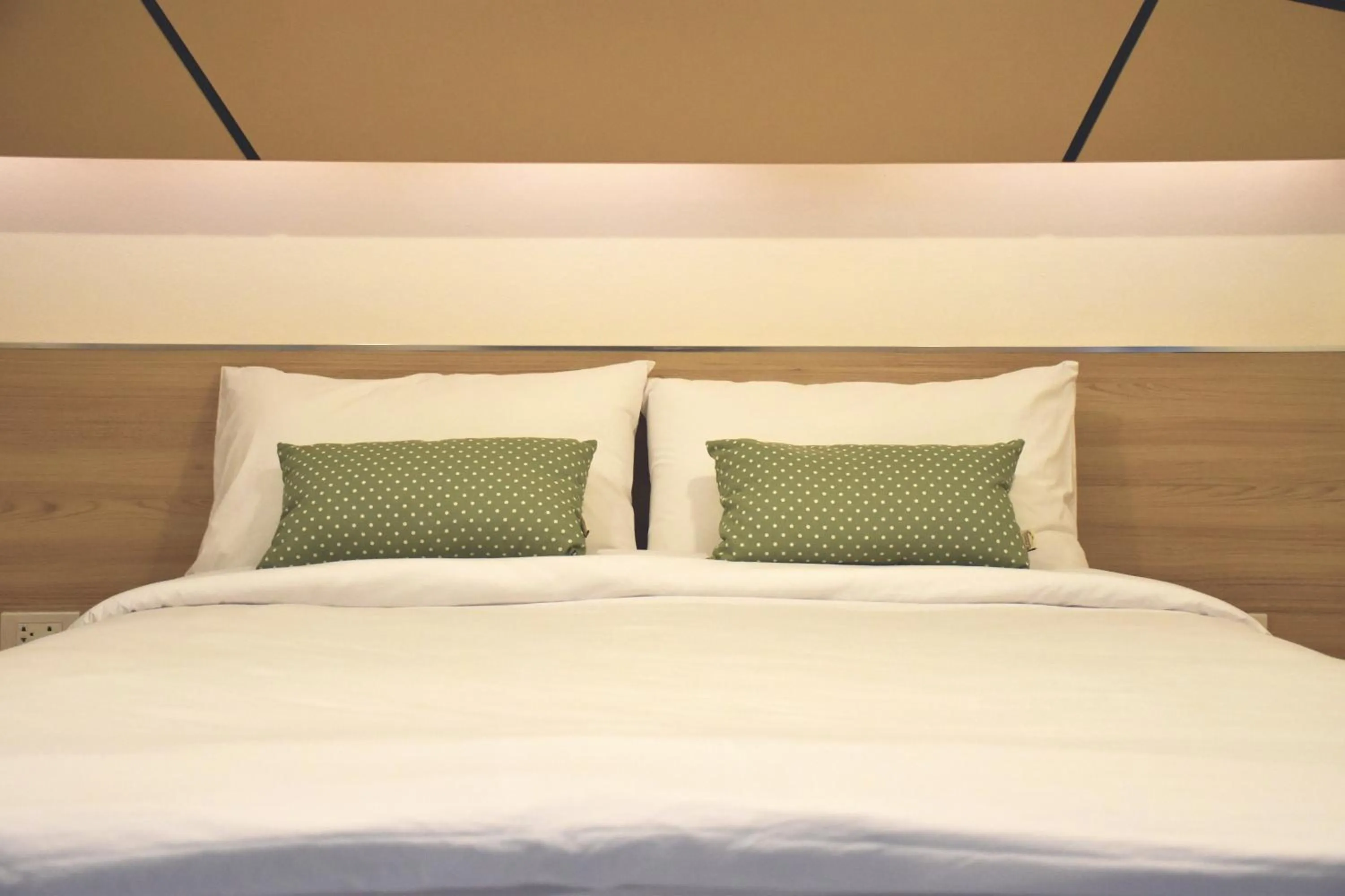 Day, Bed in TUCK Me iN