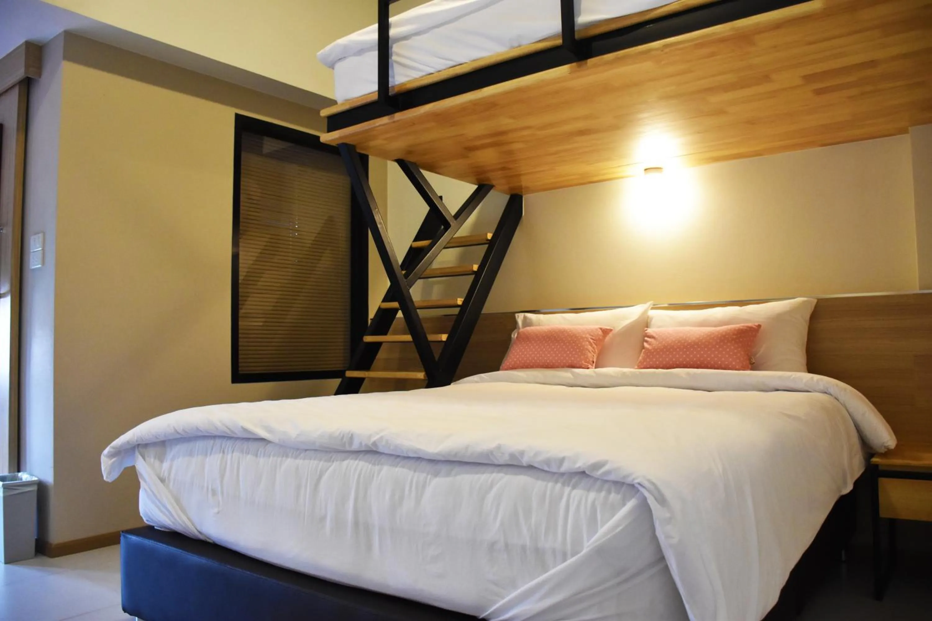 Day, Bed in TUCK Me iN