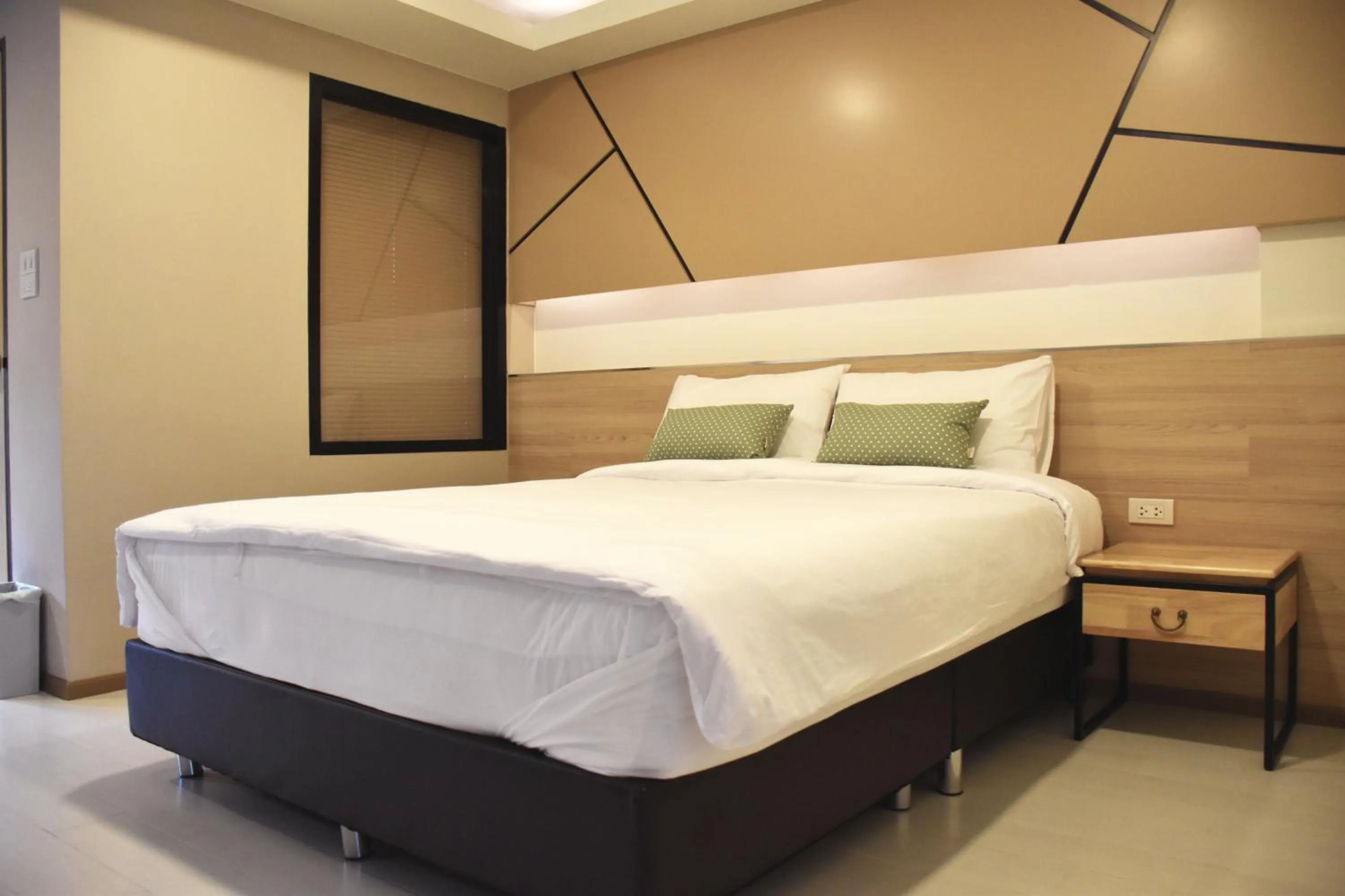 Day, Bed in TUCK Me iN