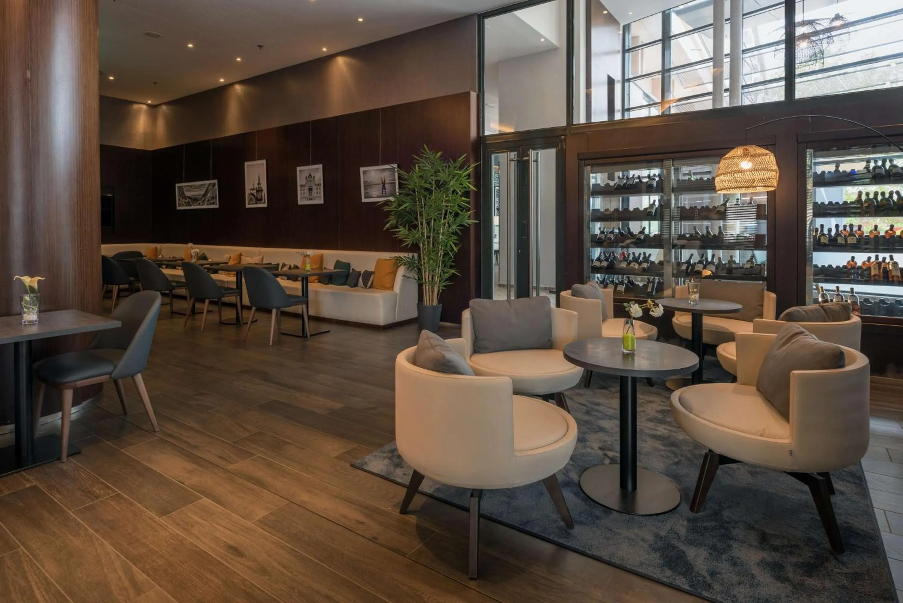 Lounge or bar in Hilton Evian Les Bains