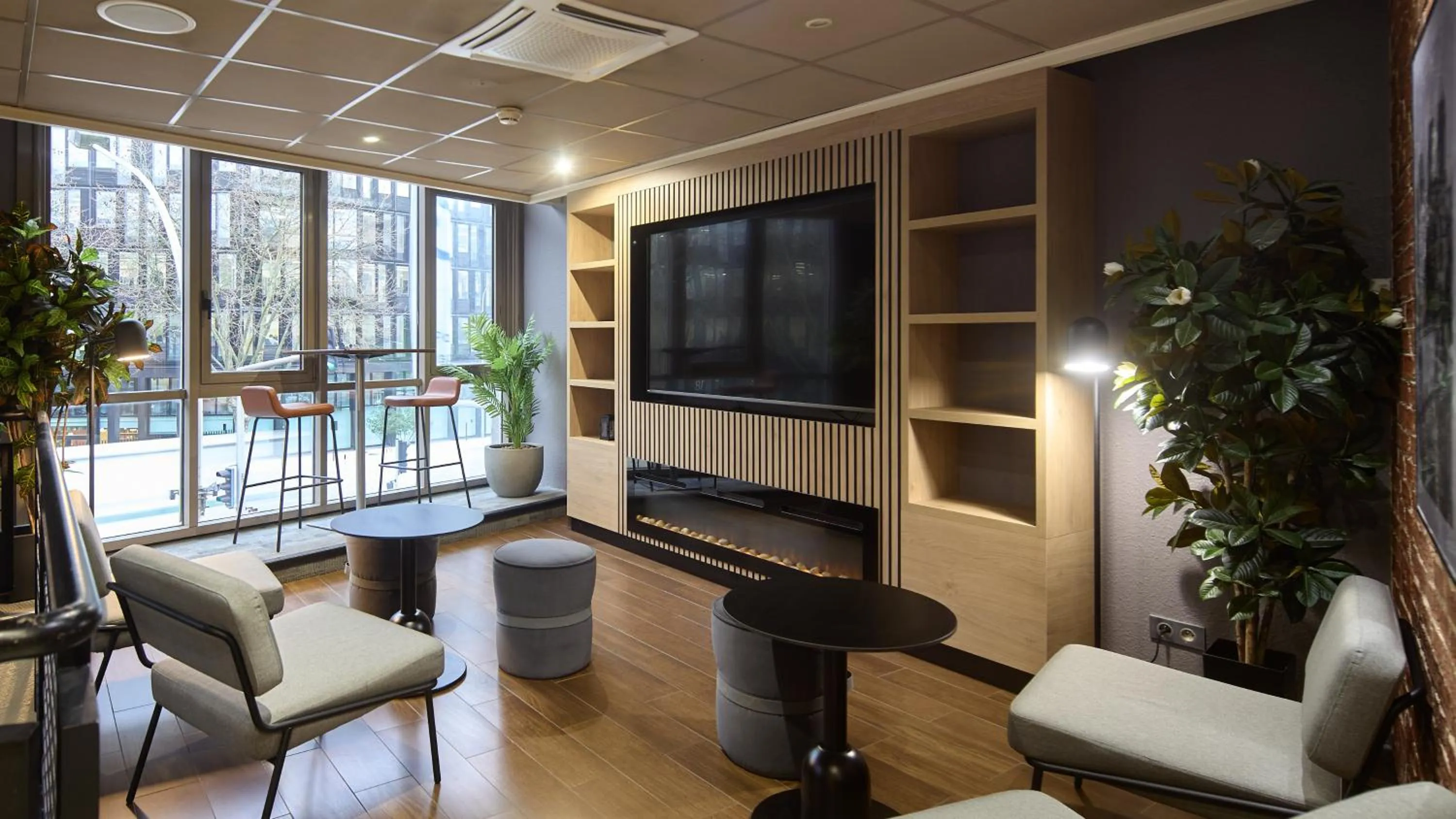 Communal lounge/ TV room in Campanile PRIME - Arcueil