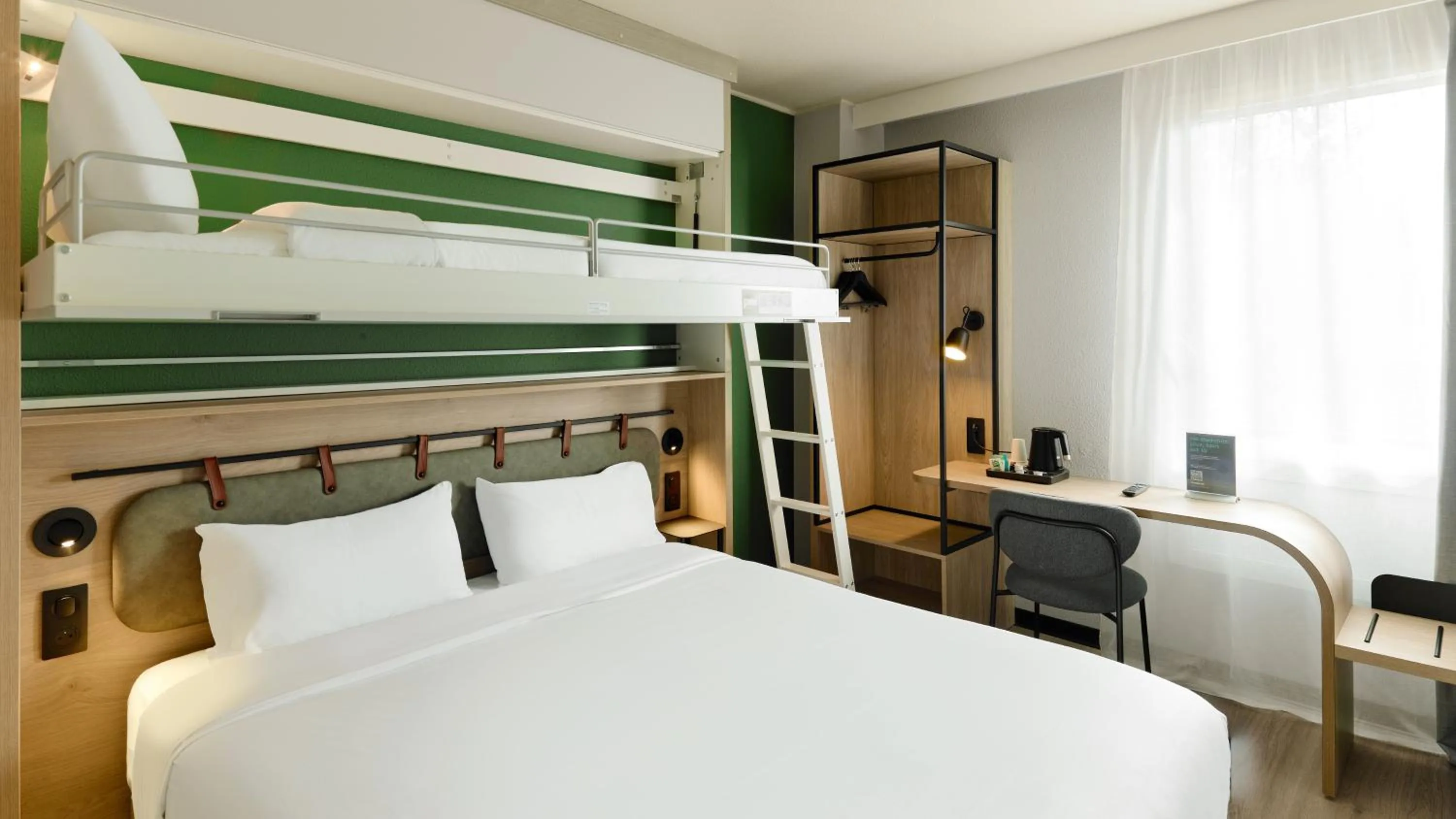 Photo of the whole room, Bed in Campanile Paris Sud - Porte d'Orléans - Arcueil