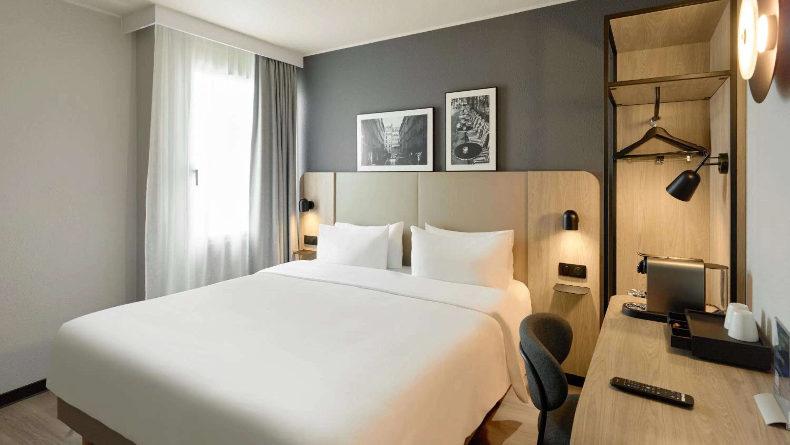 Photo of the whole room, Bed in Campanile Paris Sud - Porte d'Orléans - Arcueil