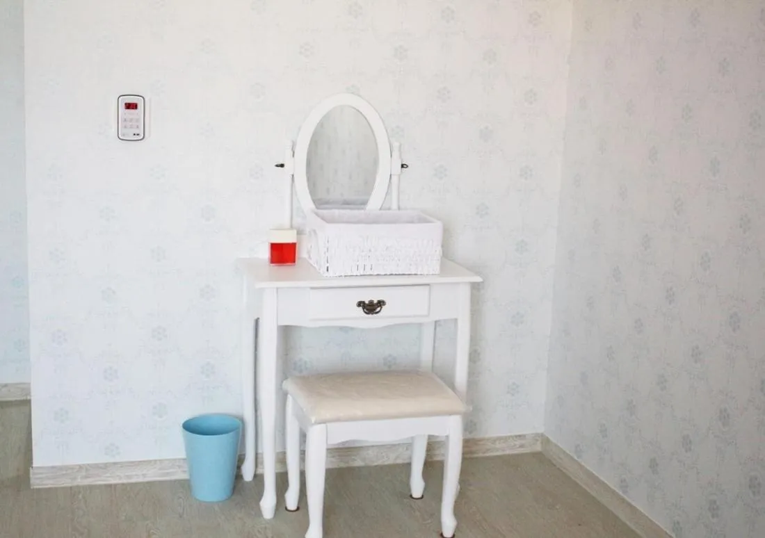 Decorative detail, TV/Entertainment Center in Big O Show Guesthouse