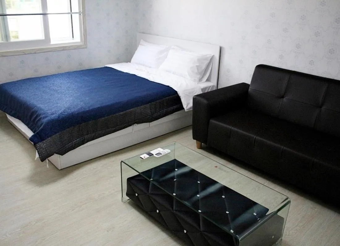 Photo of the whole room in Big O Show Guesthouse