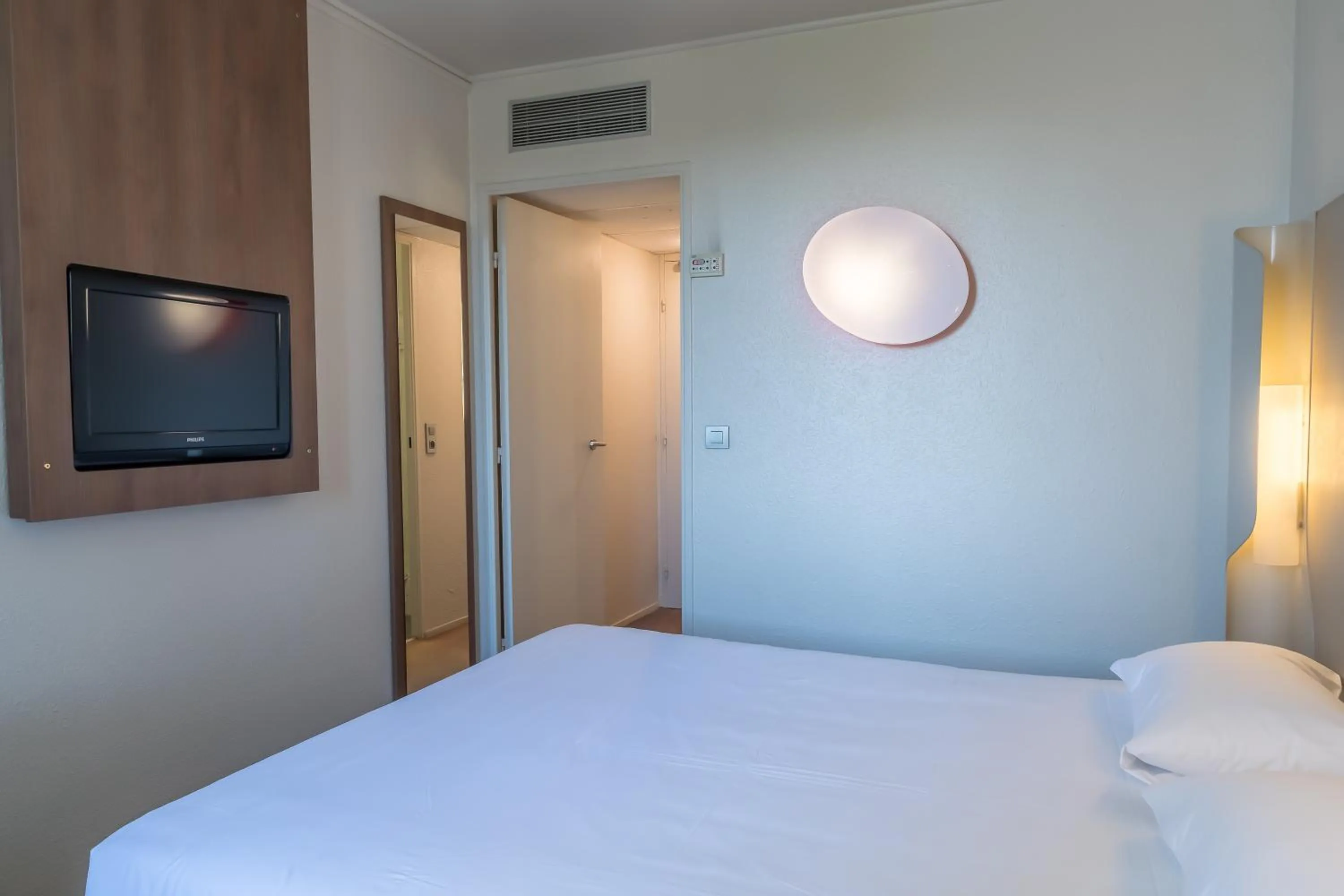 Bed in Campanile Nogent-Sur-Marne