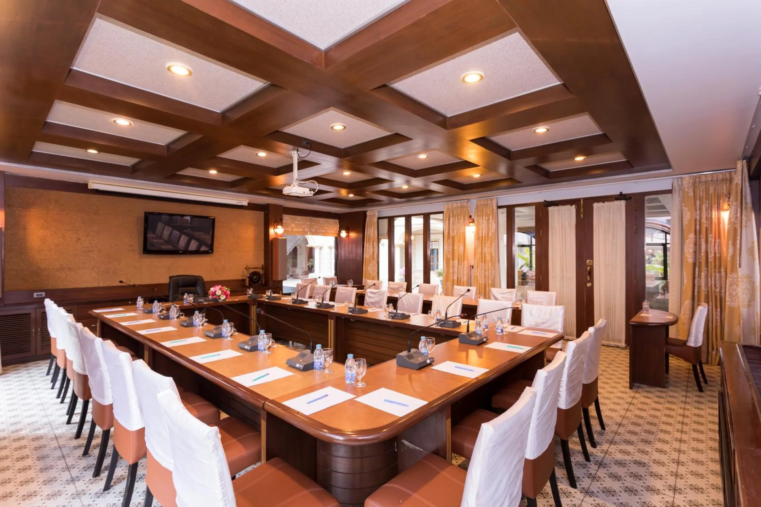 Restaurant/places to eat in Erawan Hotel