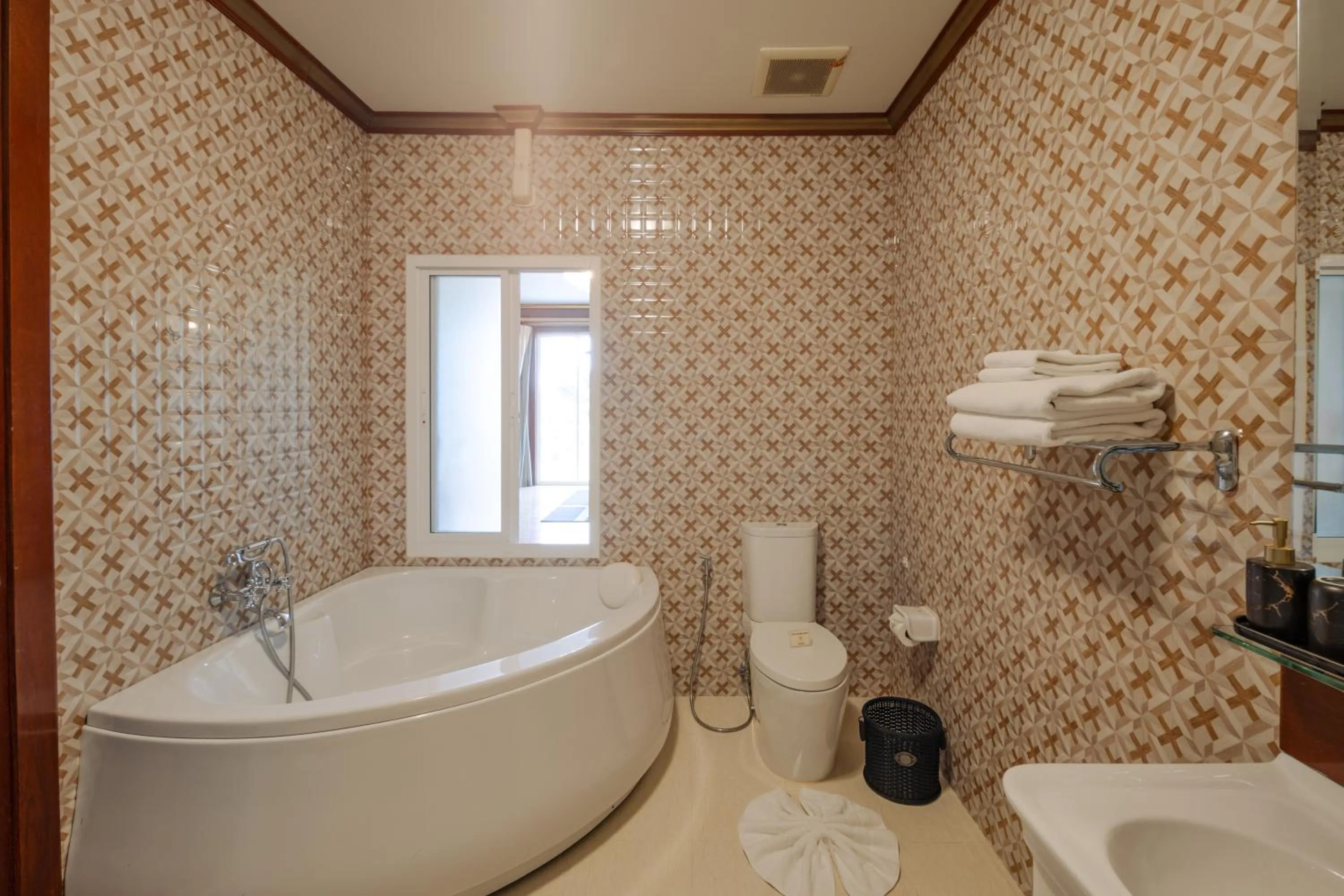 Erawan Hotel,Natai Beach