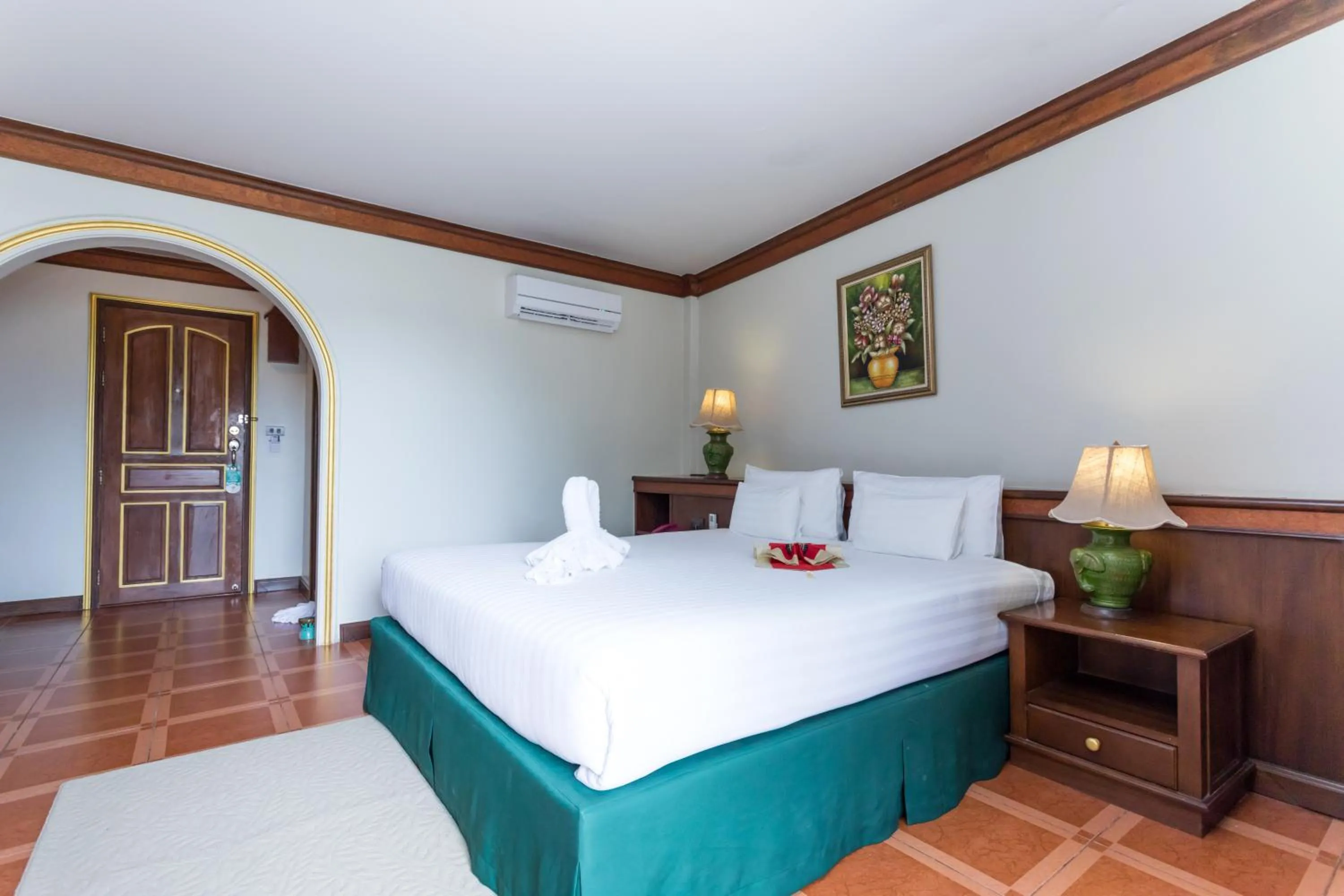 Bedroom, Bed in Erawan Hotel