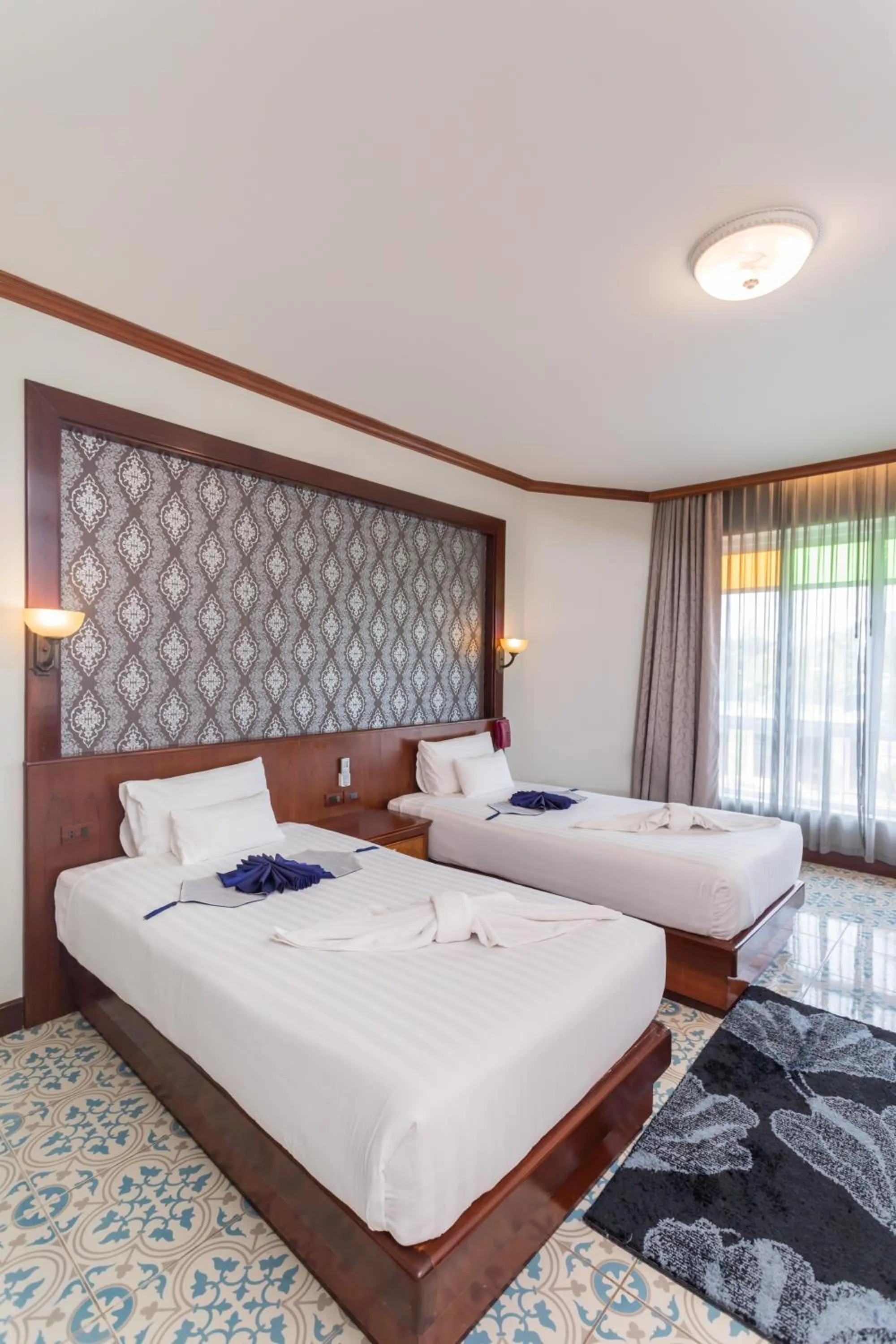 Bedroom, Bed in Erawan Hotel