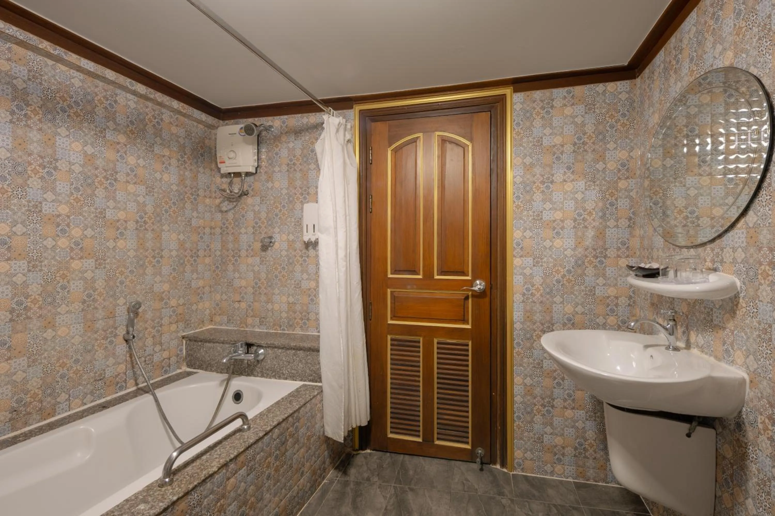 Erawan Hotel,Natai Beach