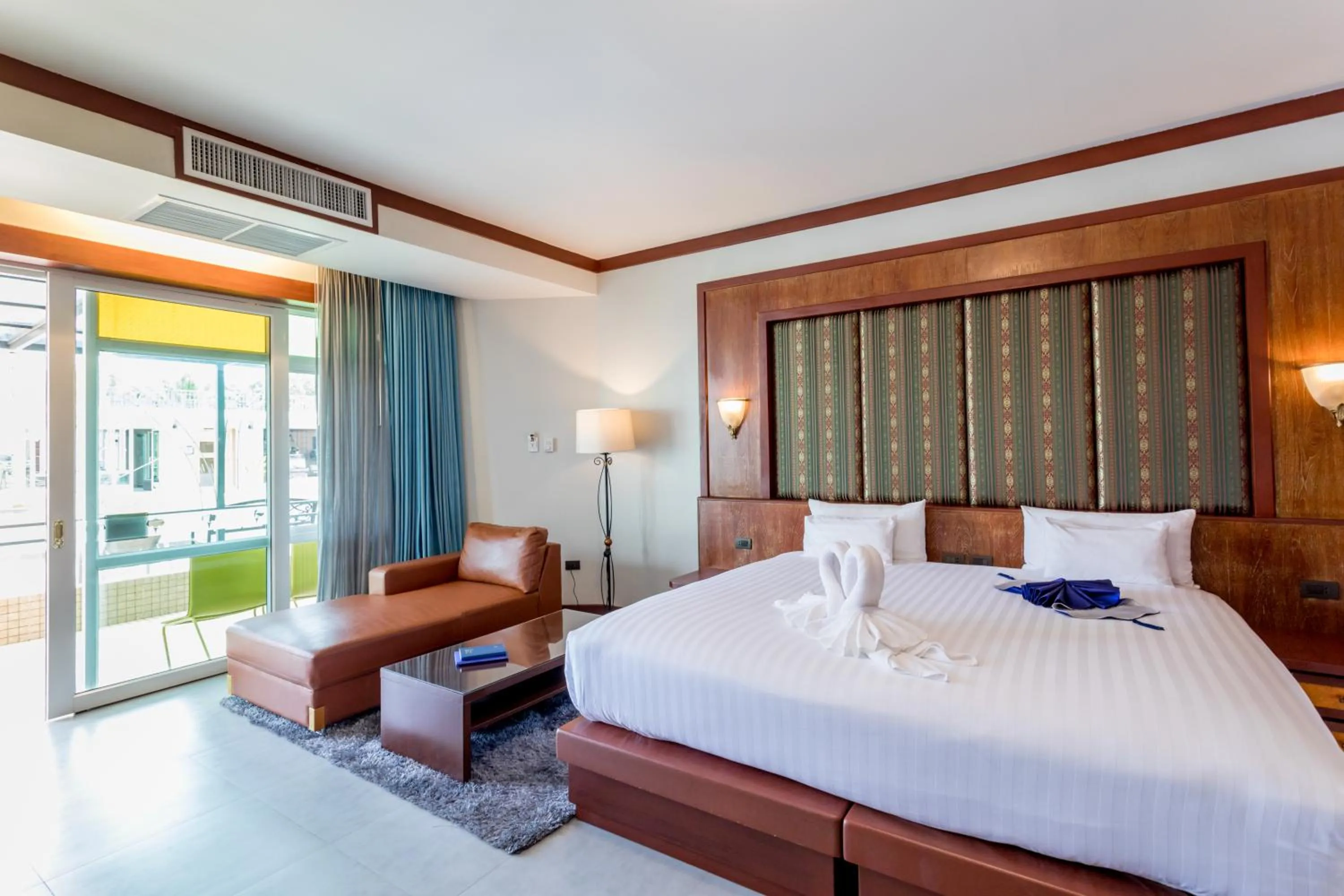 Bedroom, Bed in Erawan Hotel