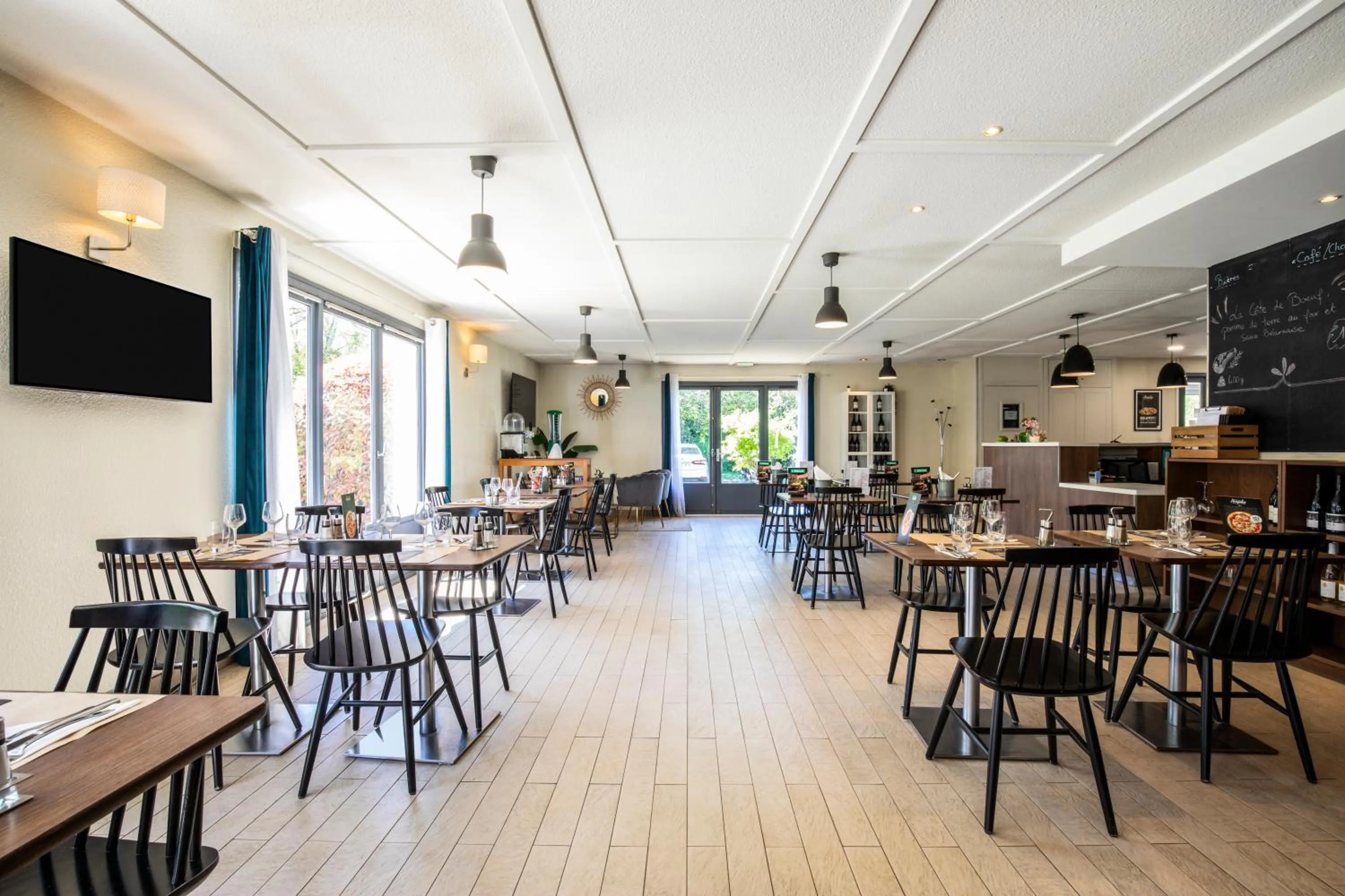 Restaurant/places to eat in Campanile Pontarlier