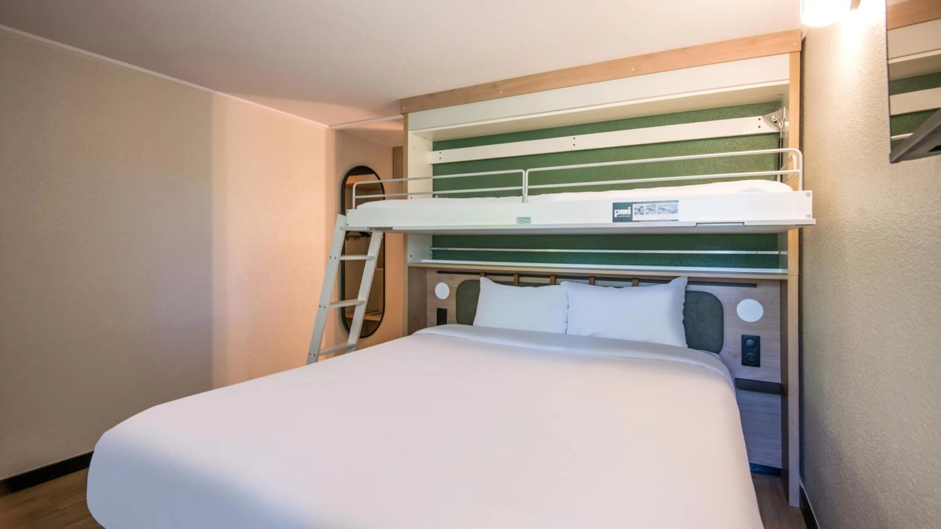 Bedroom, Bed in Campanile NATURE - Rodez