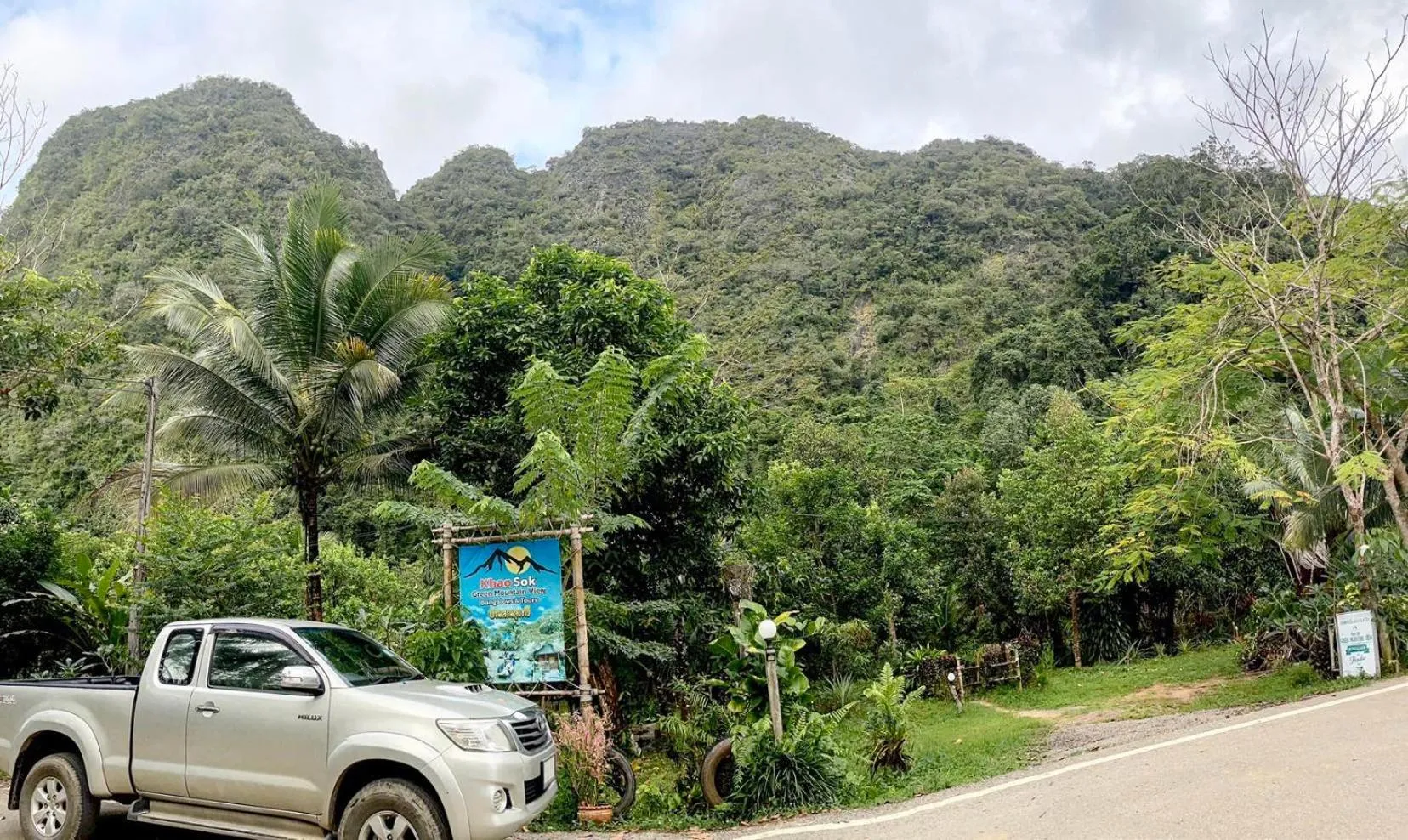 Mountain view in Khao Sok Green Mountain View