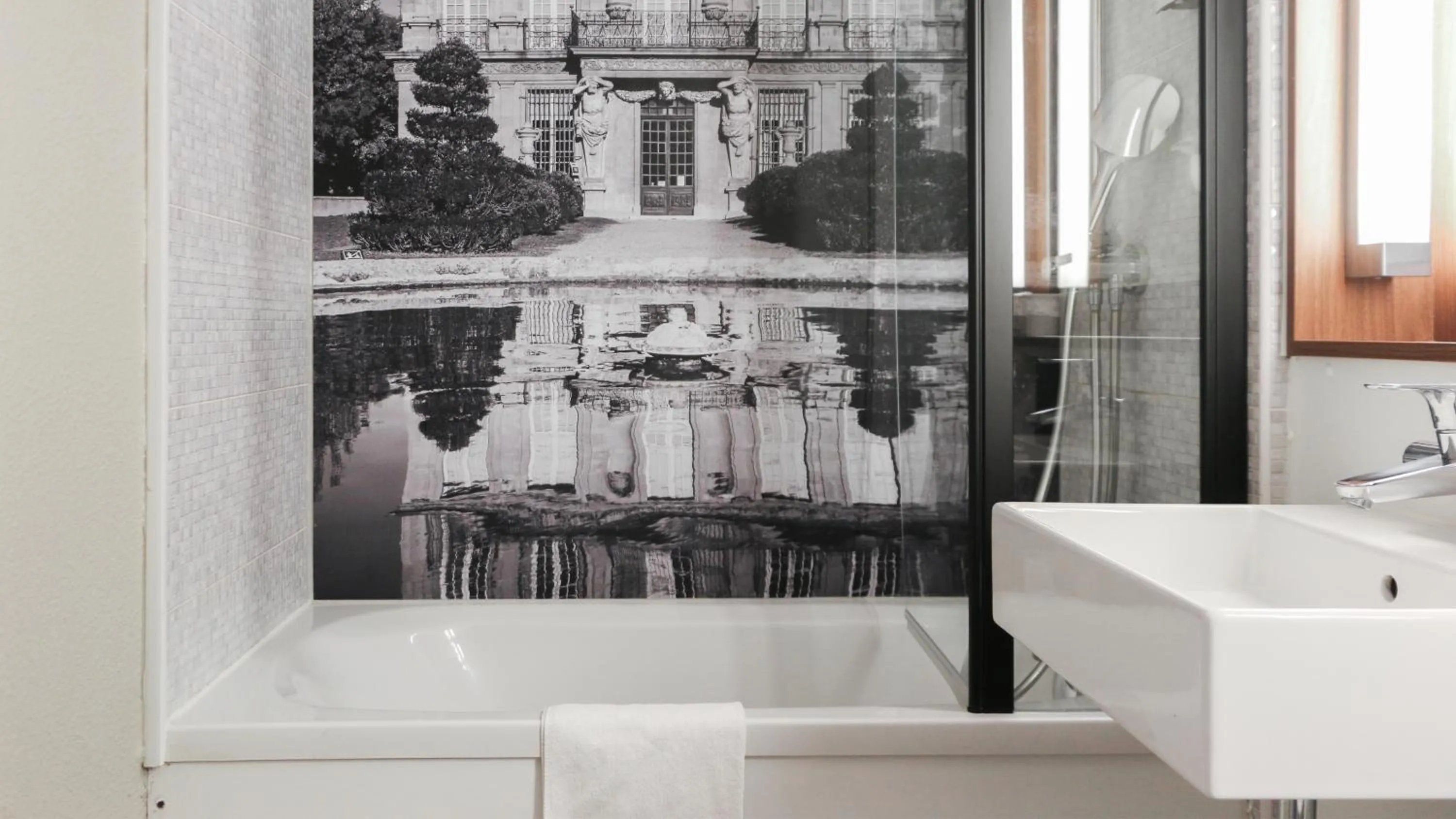 Bathroom in Campanile Vierzon