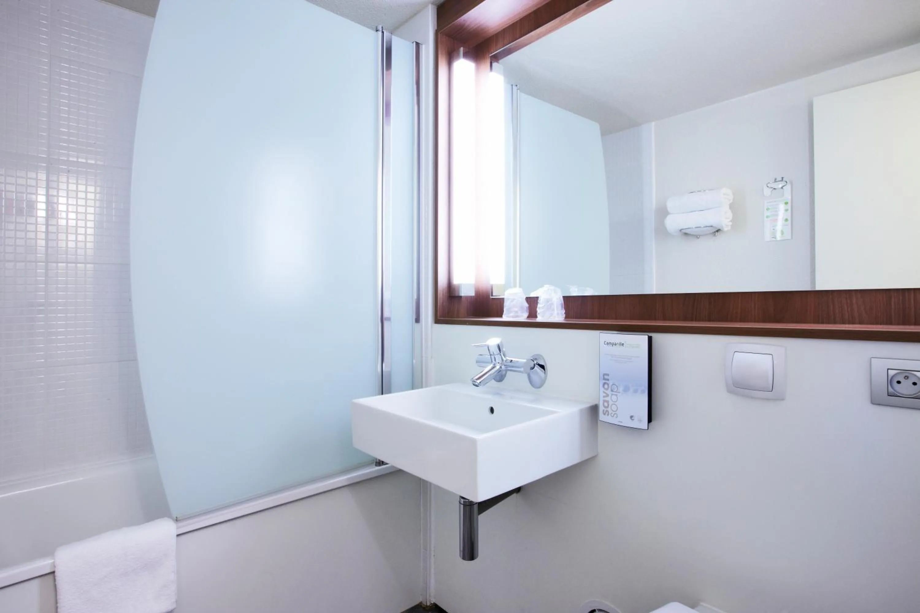 Bathroom in Campanile Vierzon