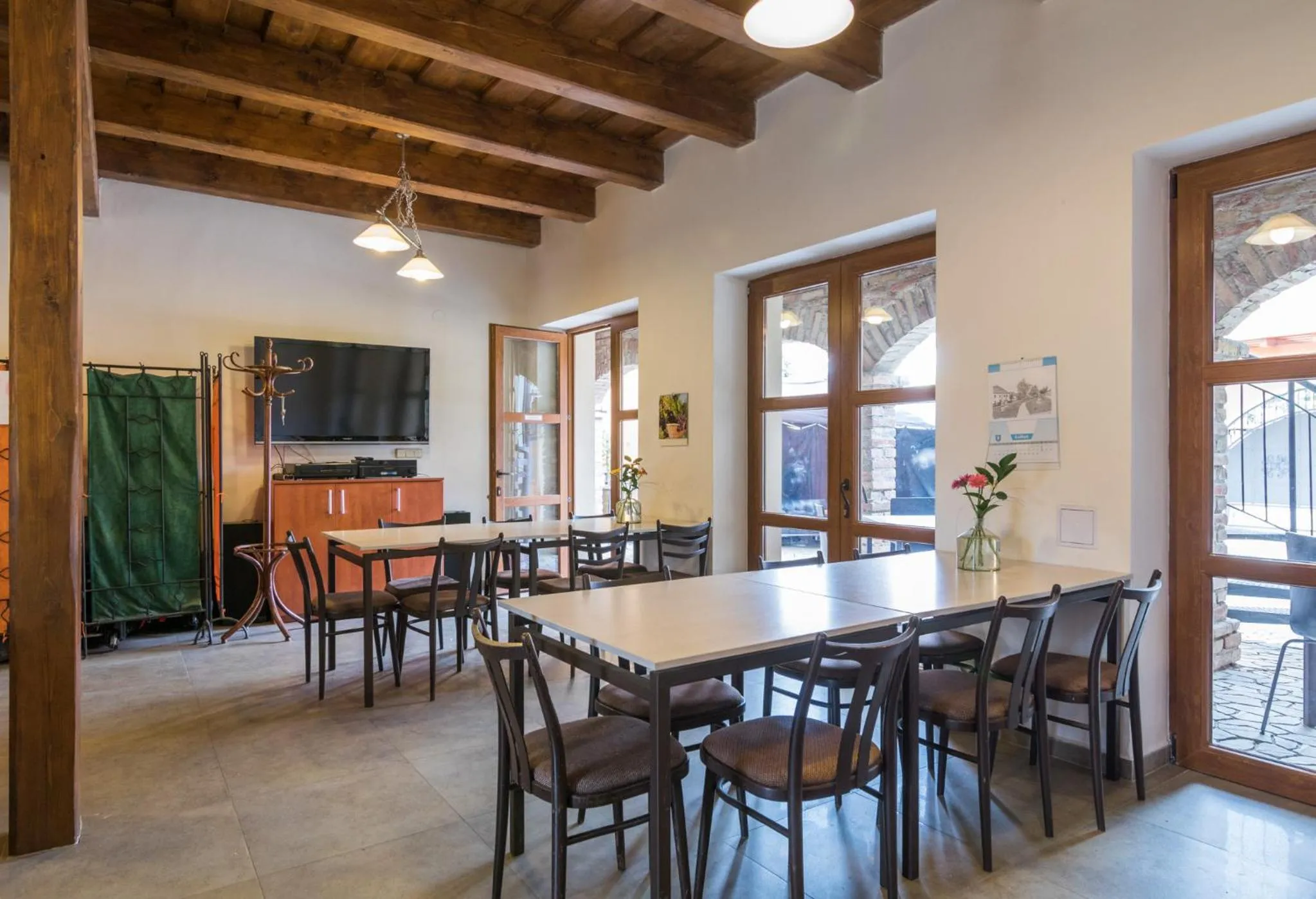 Communal lounge/ TV room in Apartmány Fojtova studna